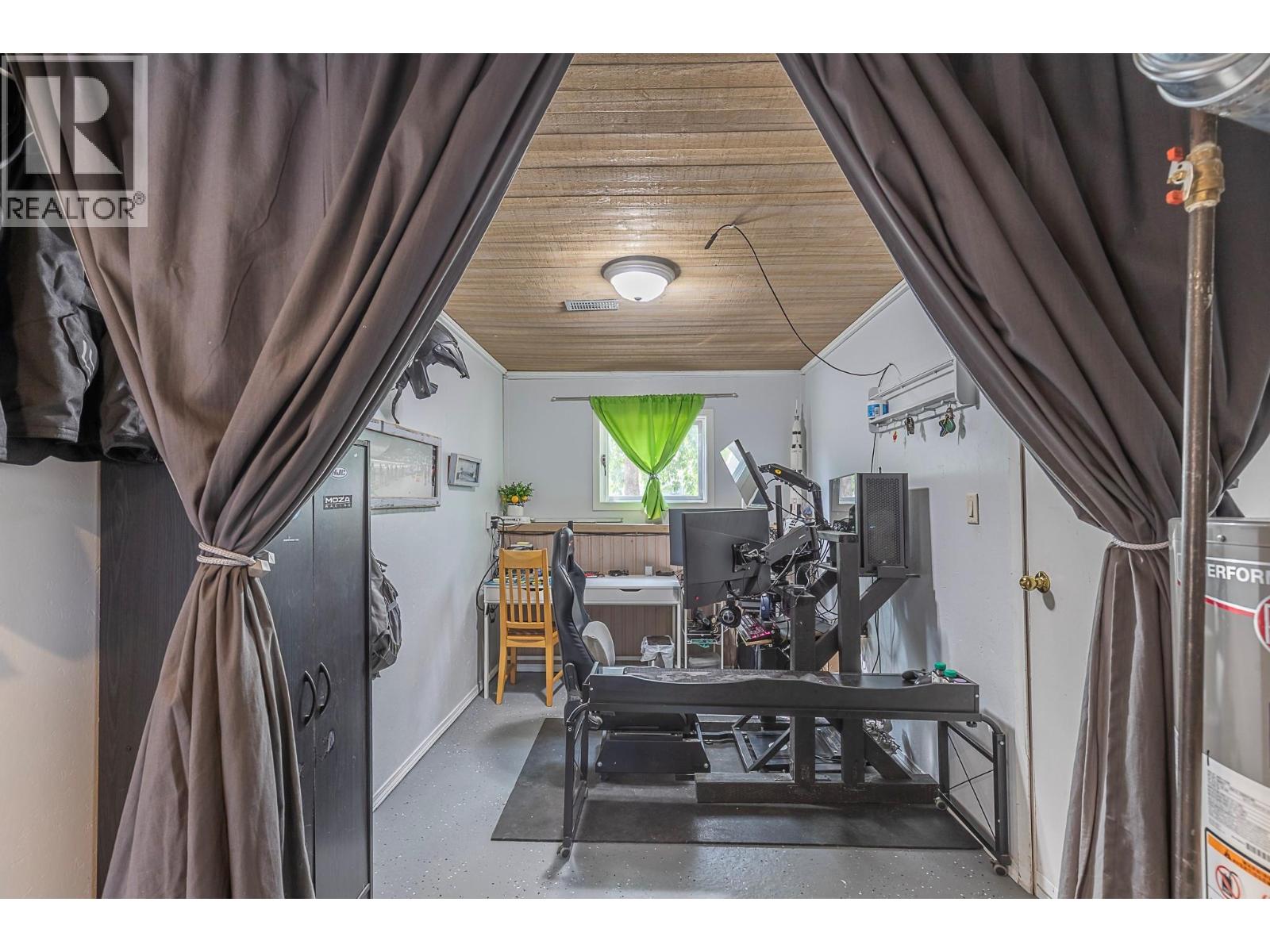  2401 40 Avenue, Vernon