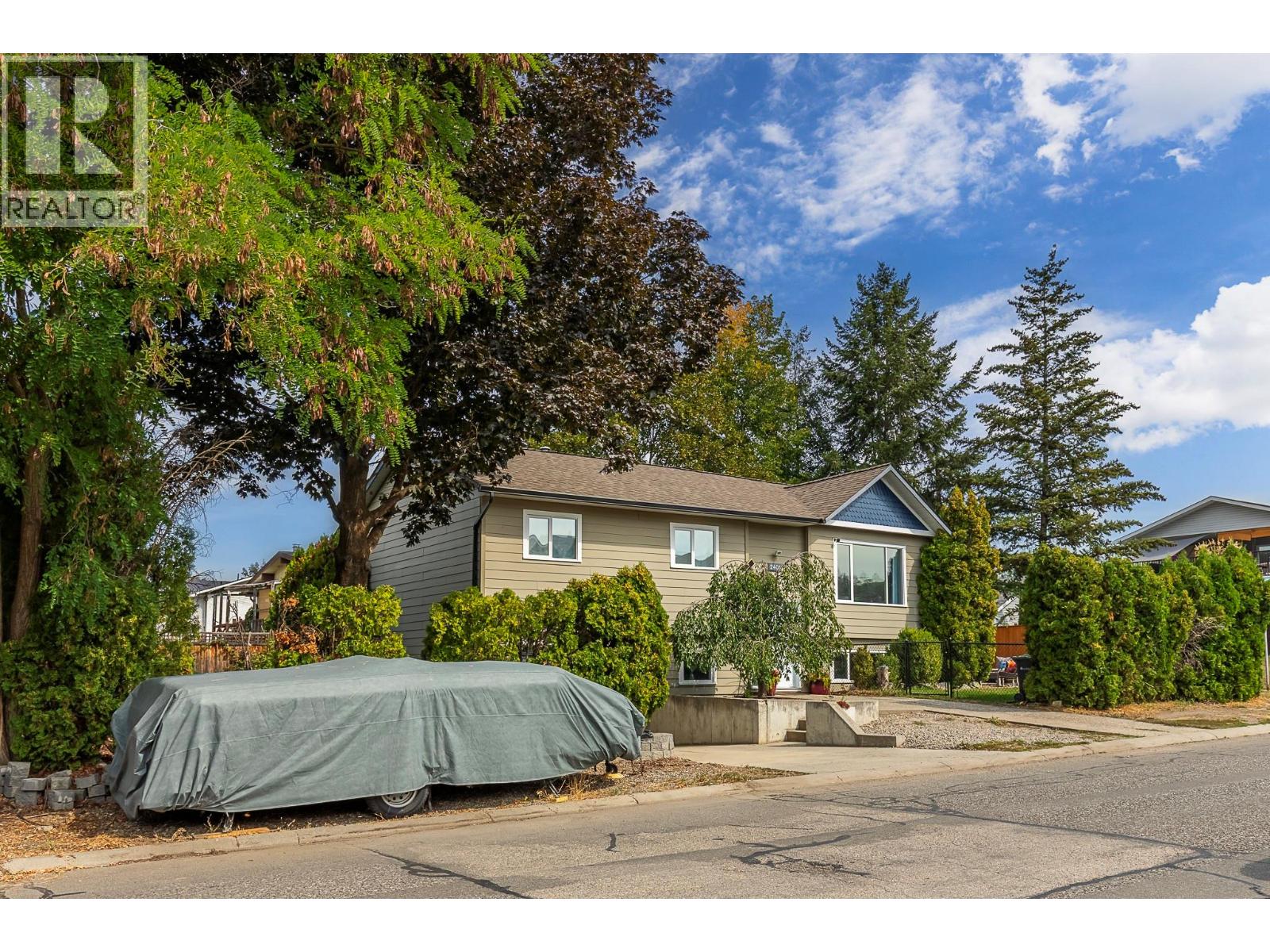  2401 40 Avenue, Vernon