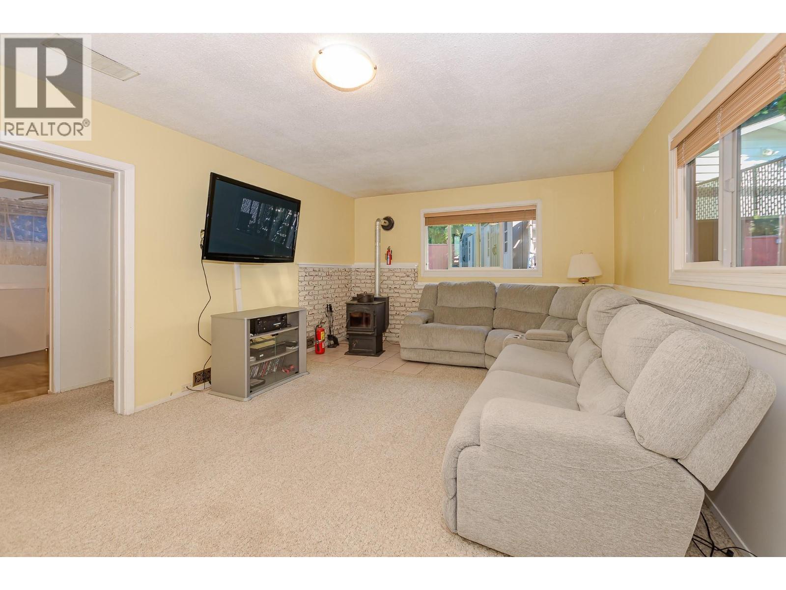 602 Maple Street, Sicamous