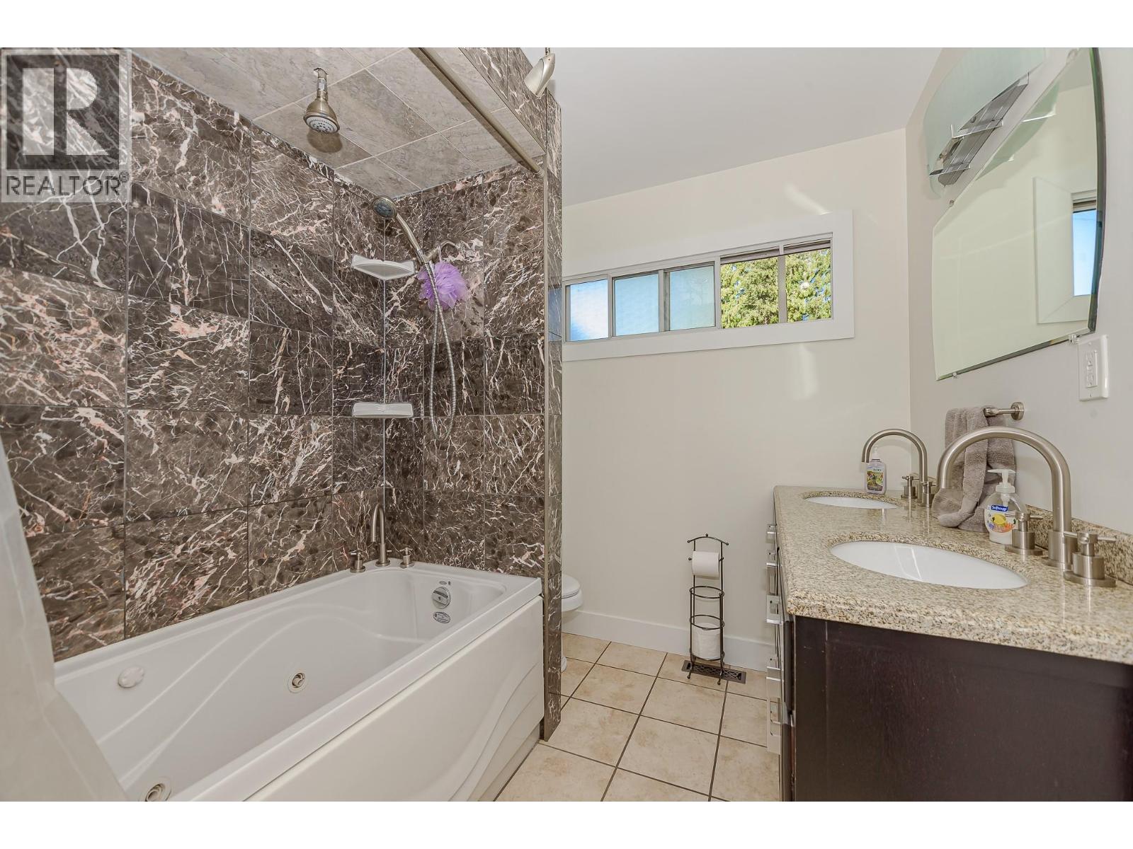  602 Maple Street, Sicamous