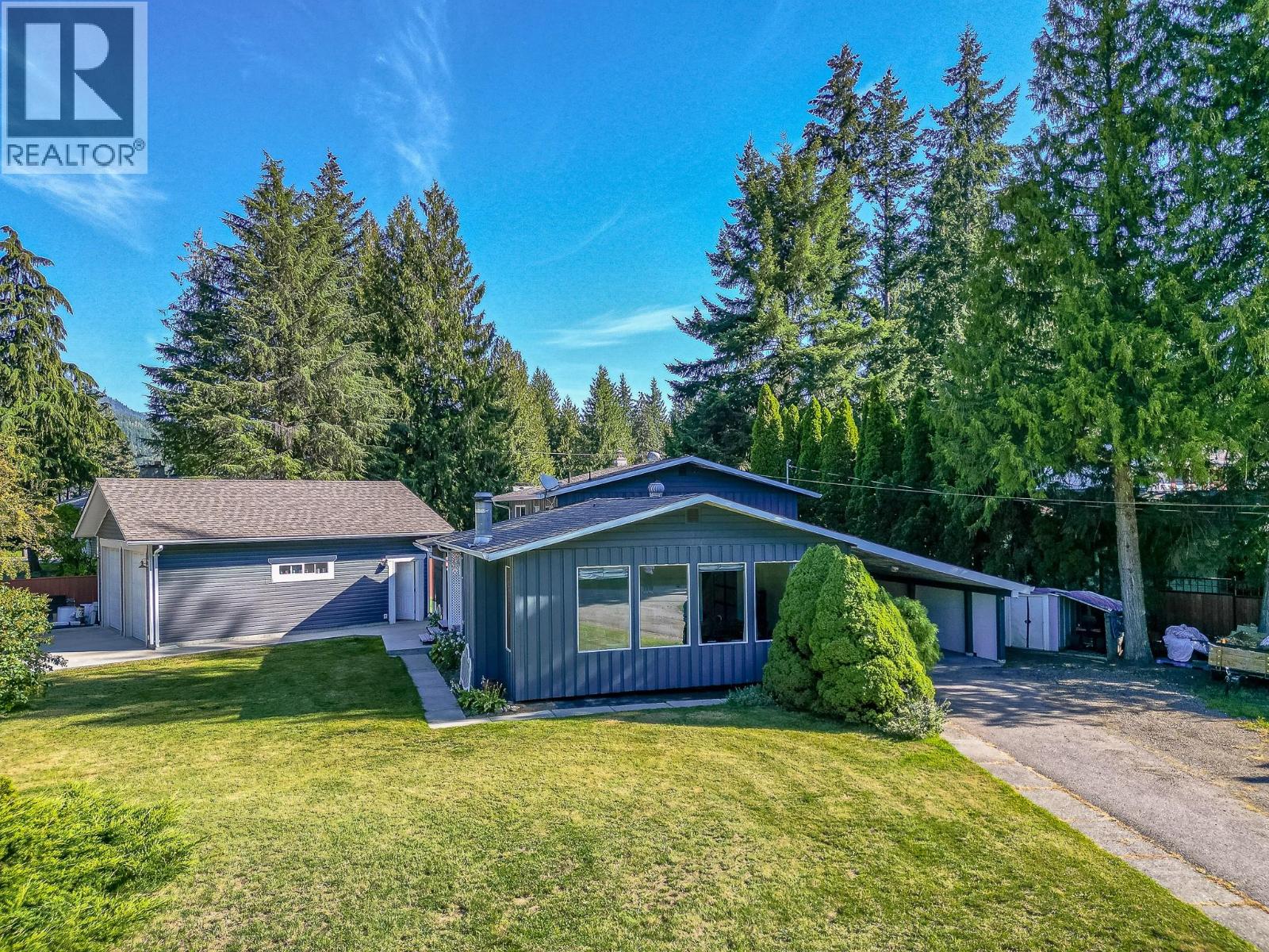  602 Maple Street, Sicamous