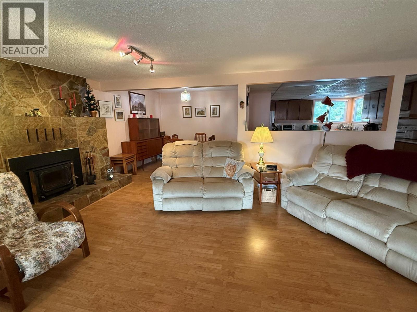 790 CARLYLE Street, Warfield