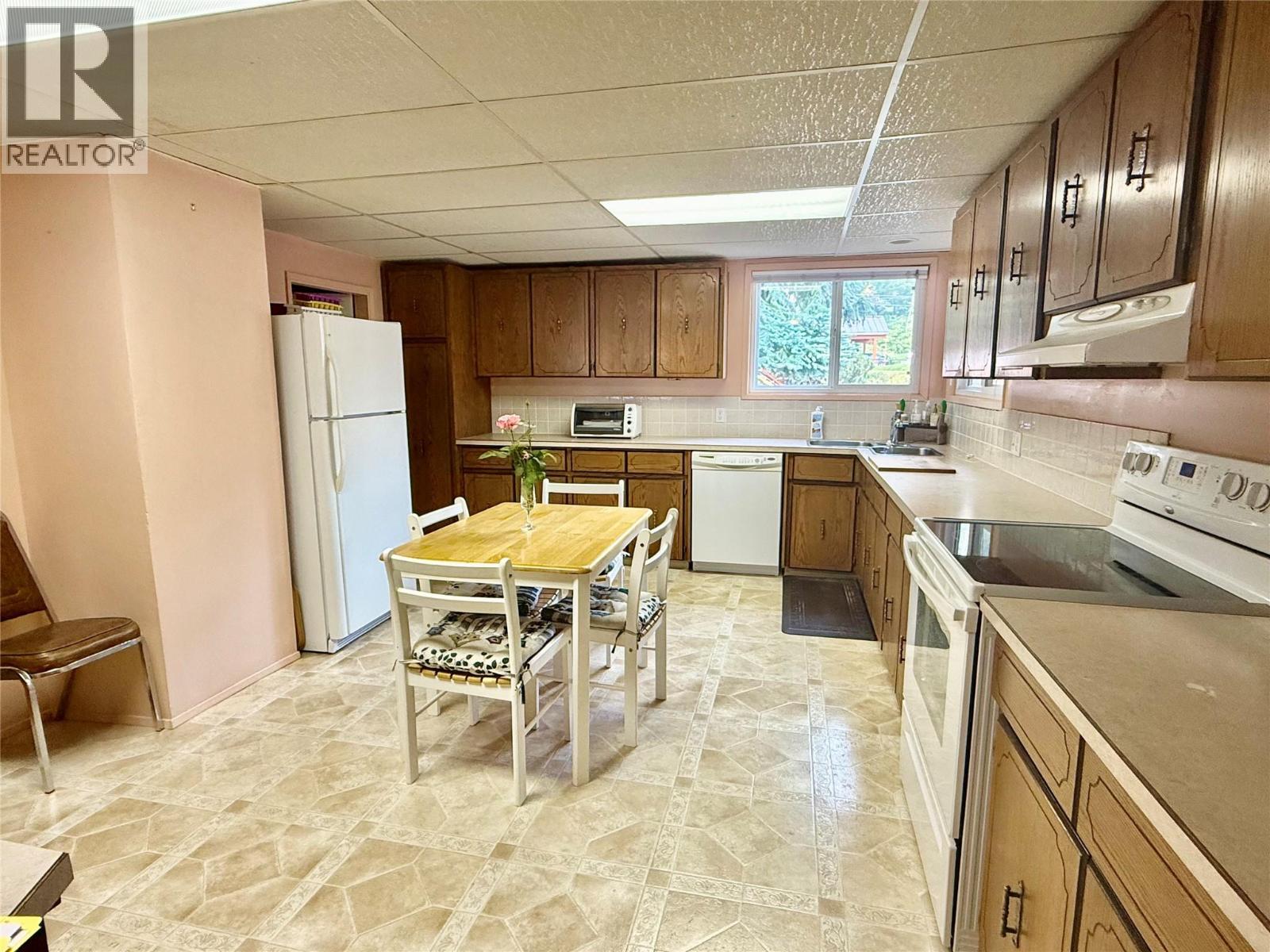 790 CARLYLE Street, Warfield