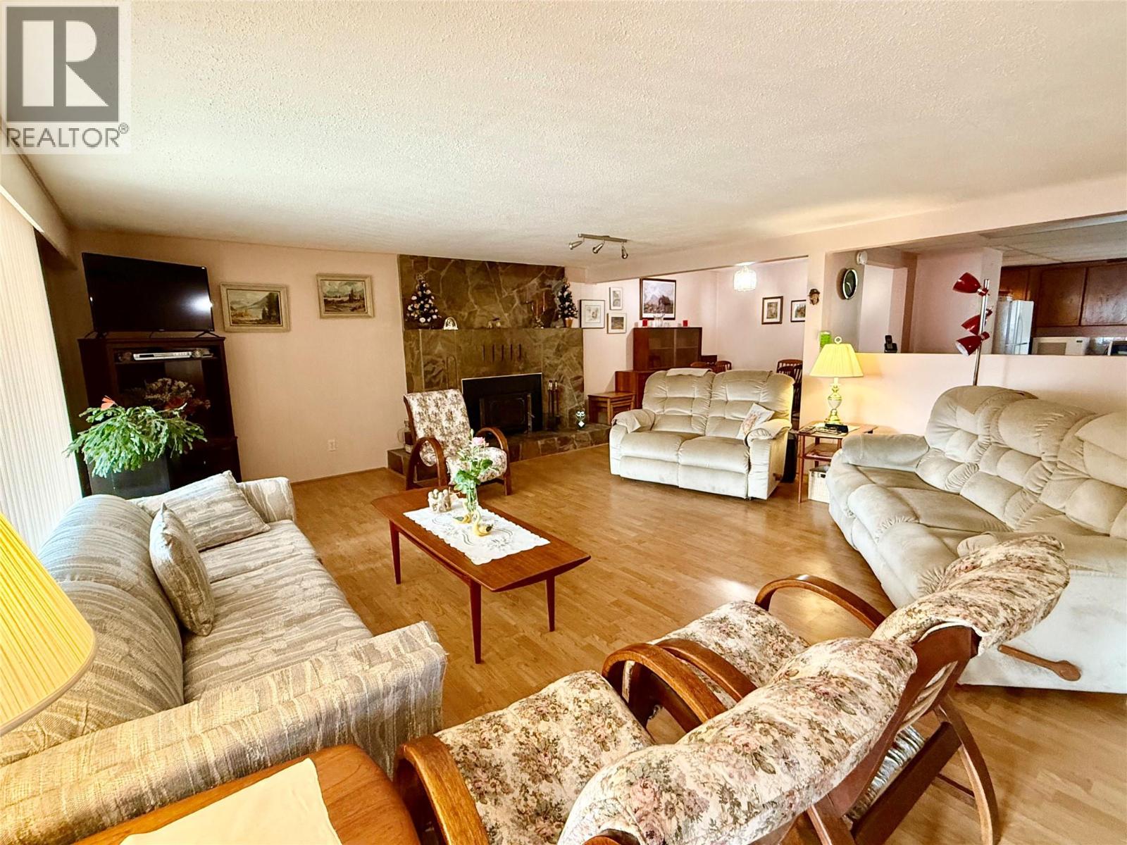 790 CARLYLE Street, Warfield