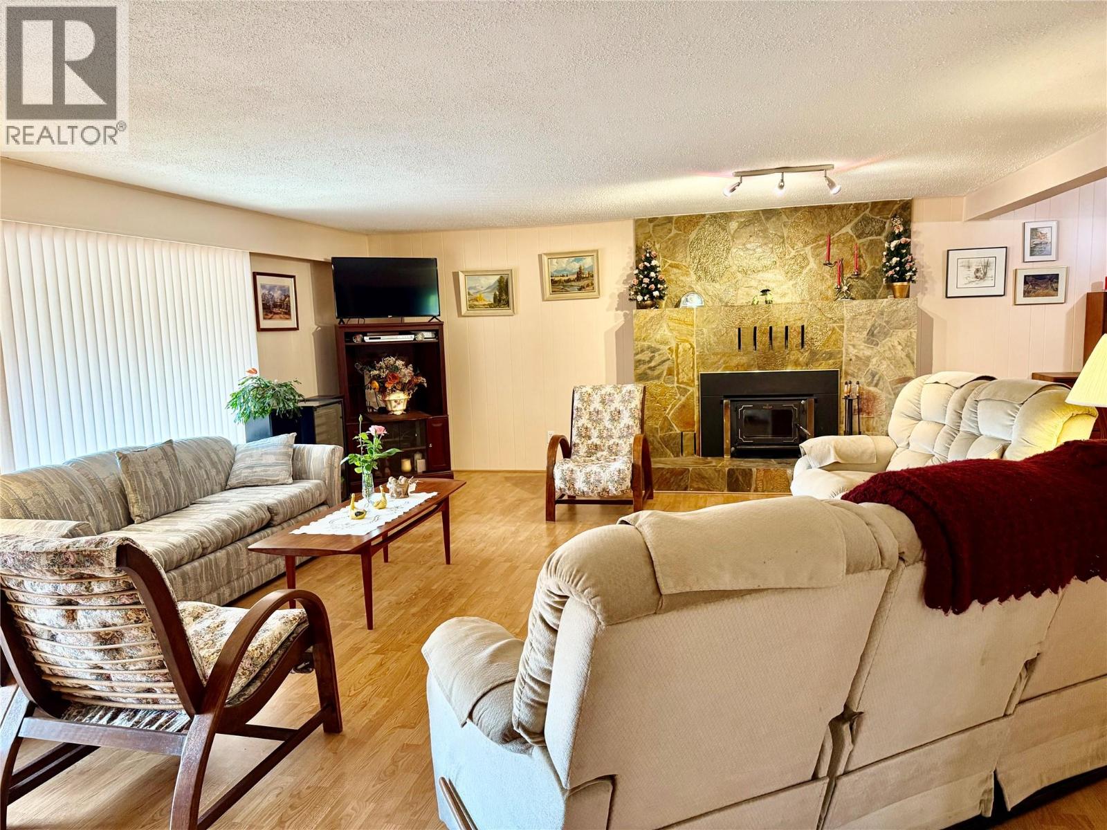 790 CARLYLE Street, Warfield