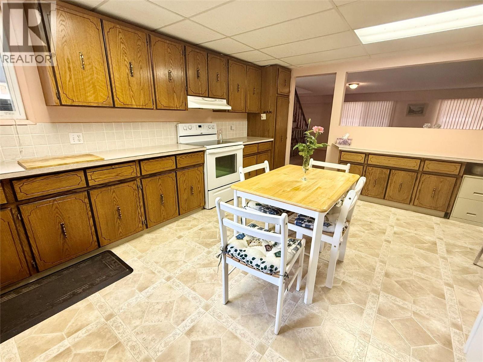 790 CARLYLE Street, Warfield