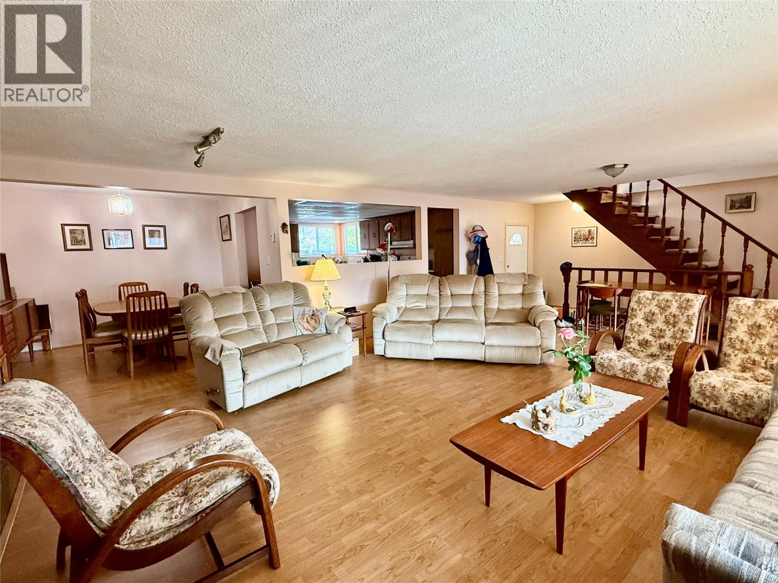 790 CARLYLE Street, Warfield