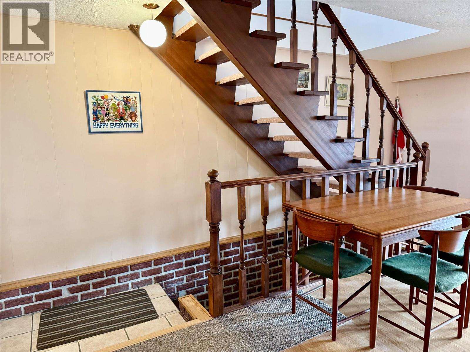 790 CARLYLE Street, Warfield