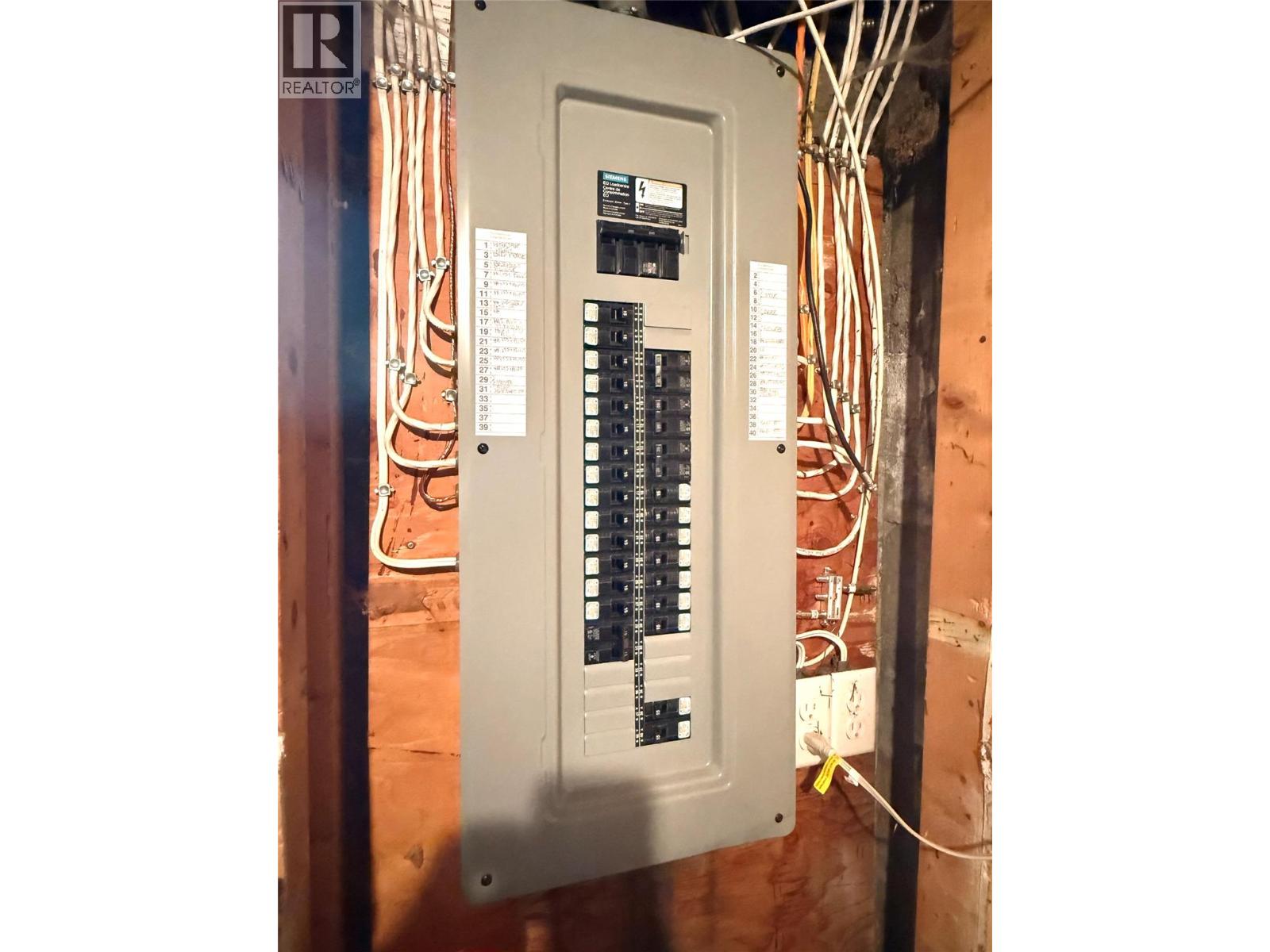 790 CARLYLE Street, Warfield