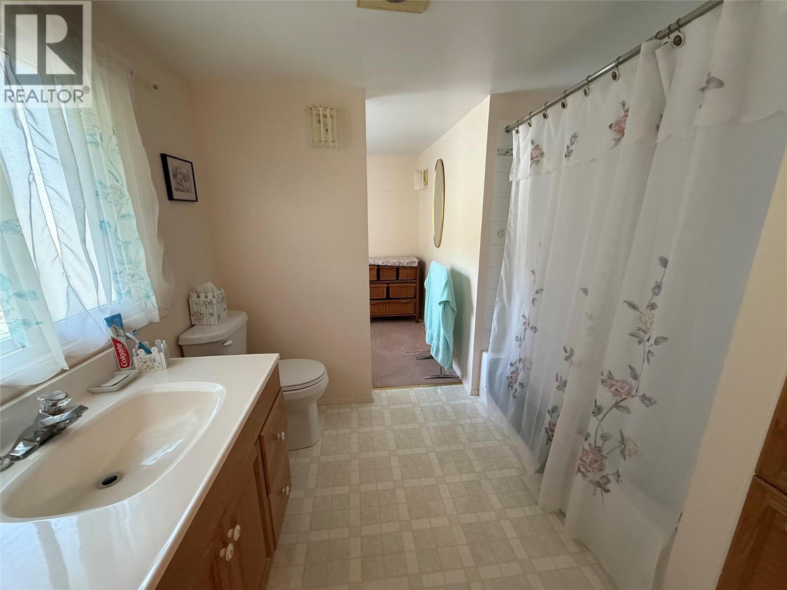 790 CARLYLE Street, Warfield