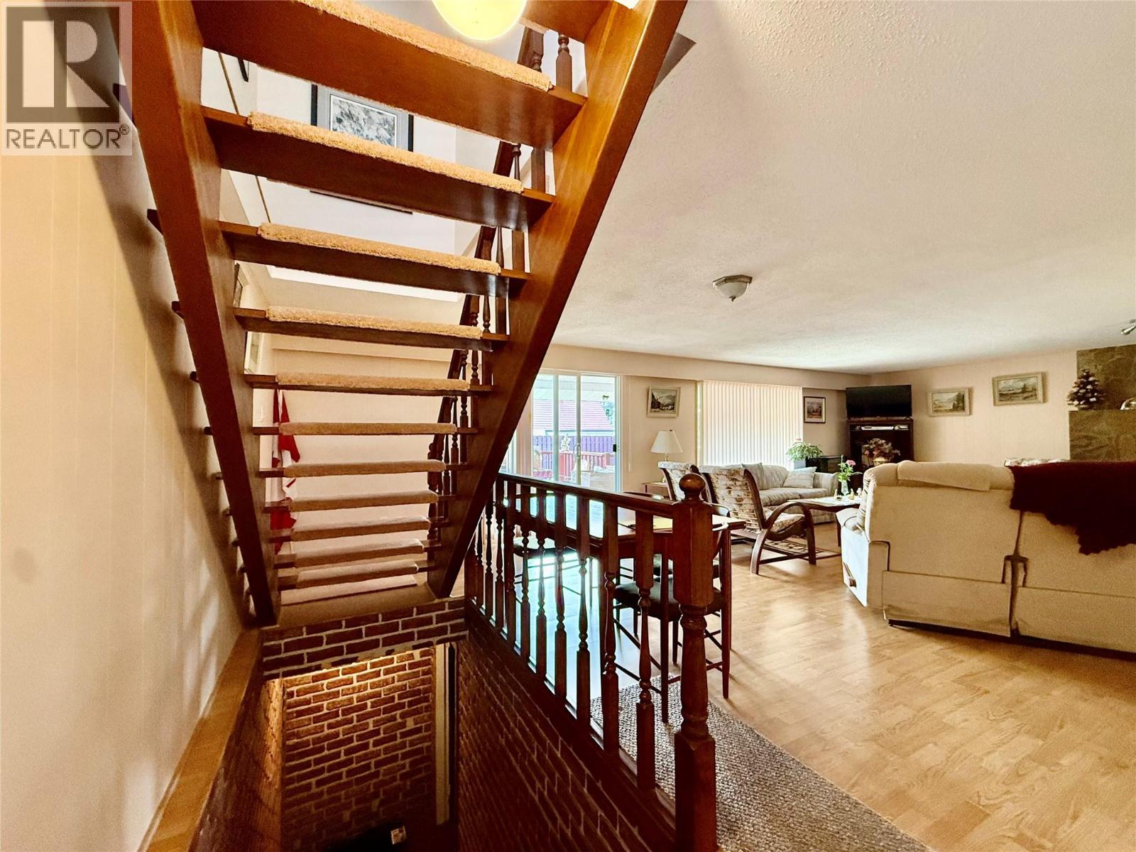 790 CARLYLE Street, Warfield