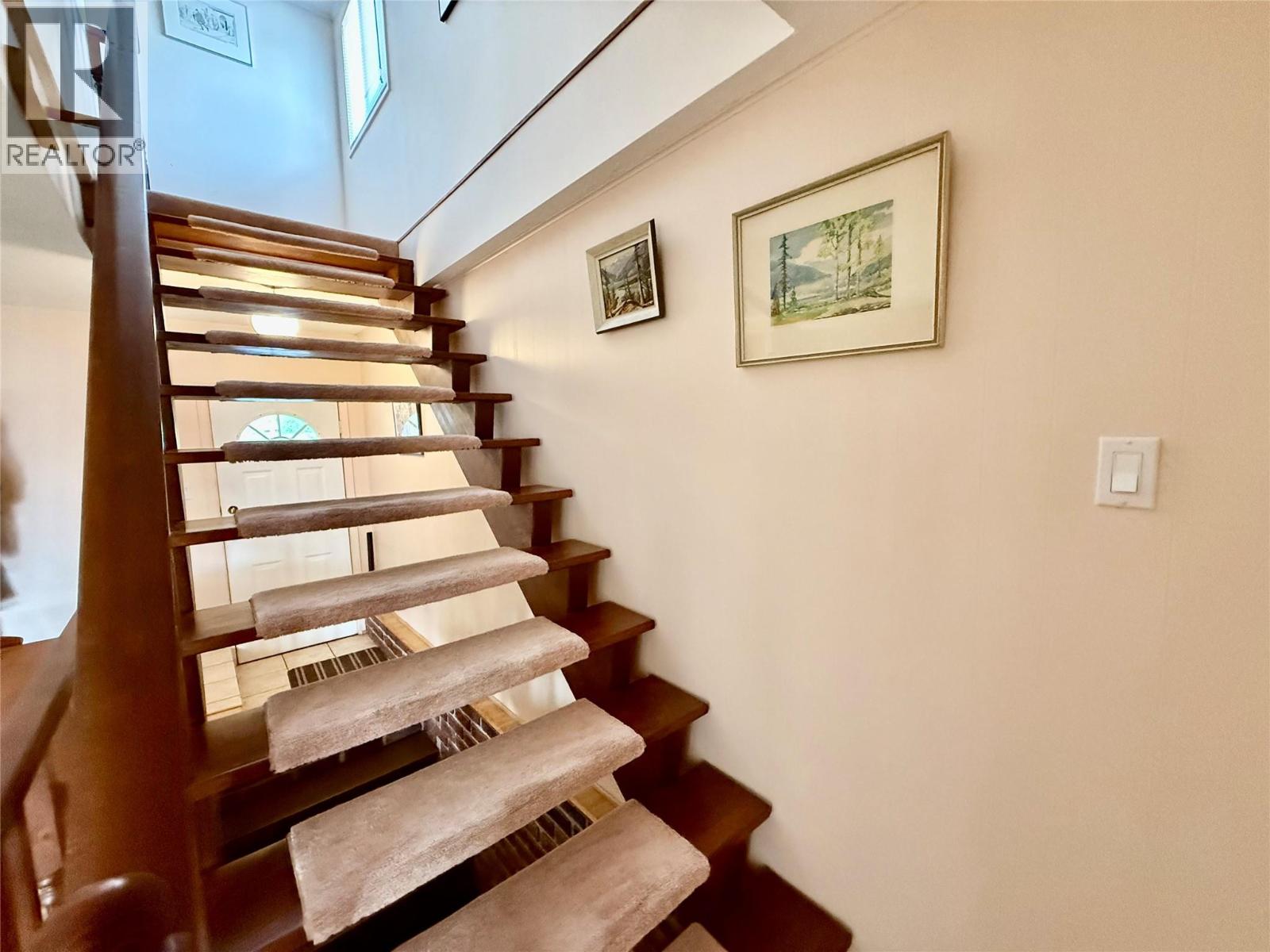 790 CARLYLE Street, Warfield