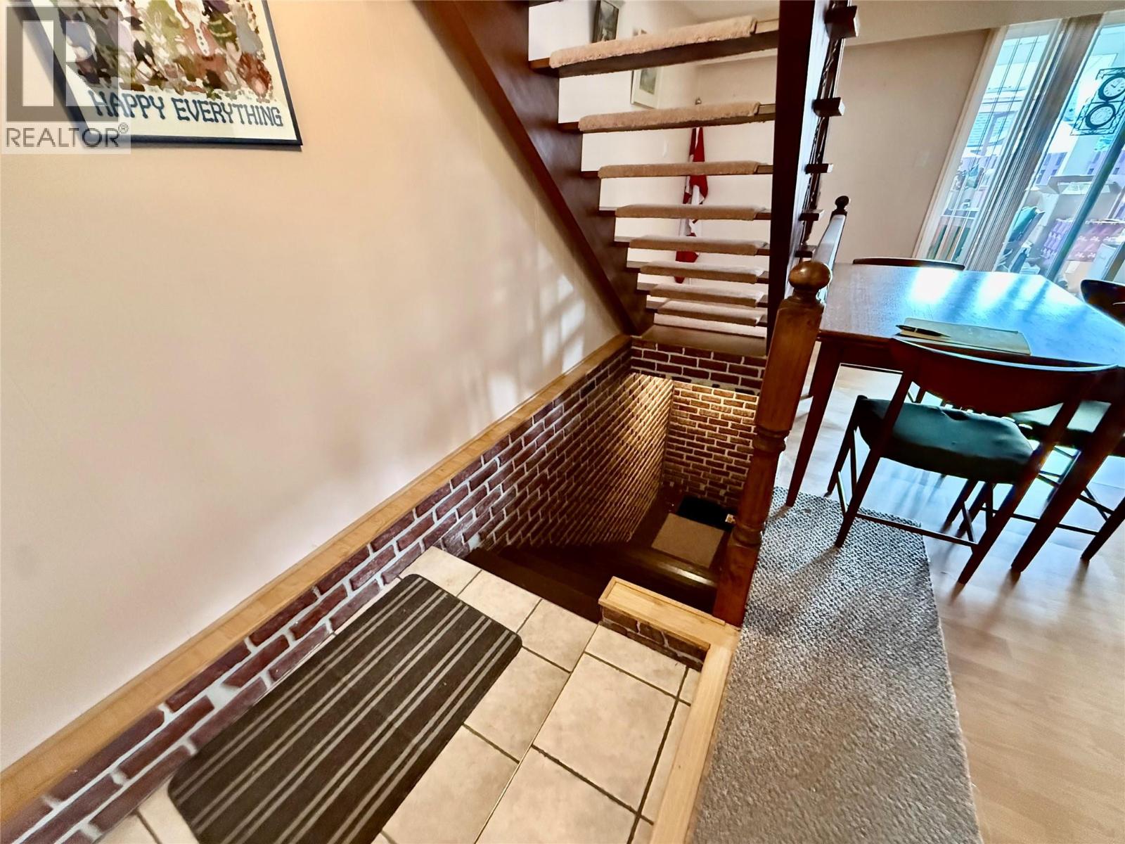 790 CARLYLE Street, Warfield