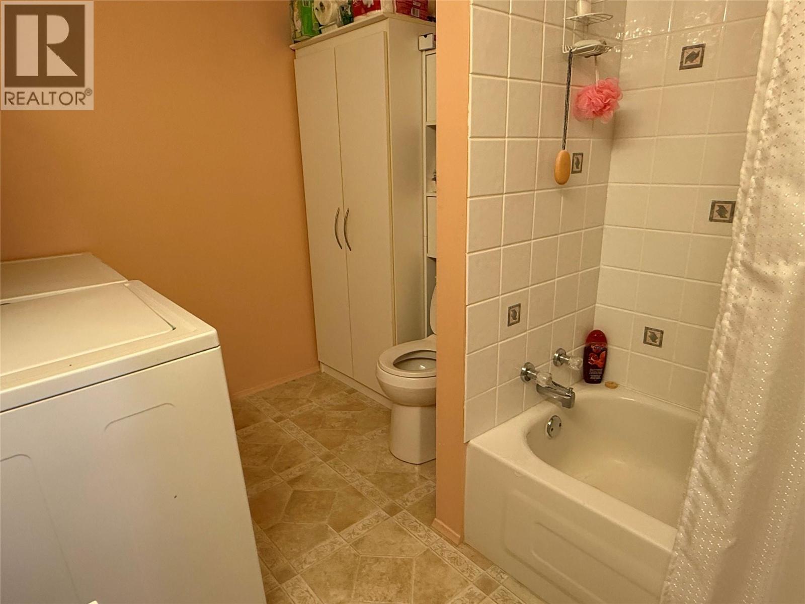 790 CARLYLE Street, Warfield