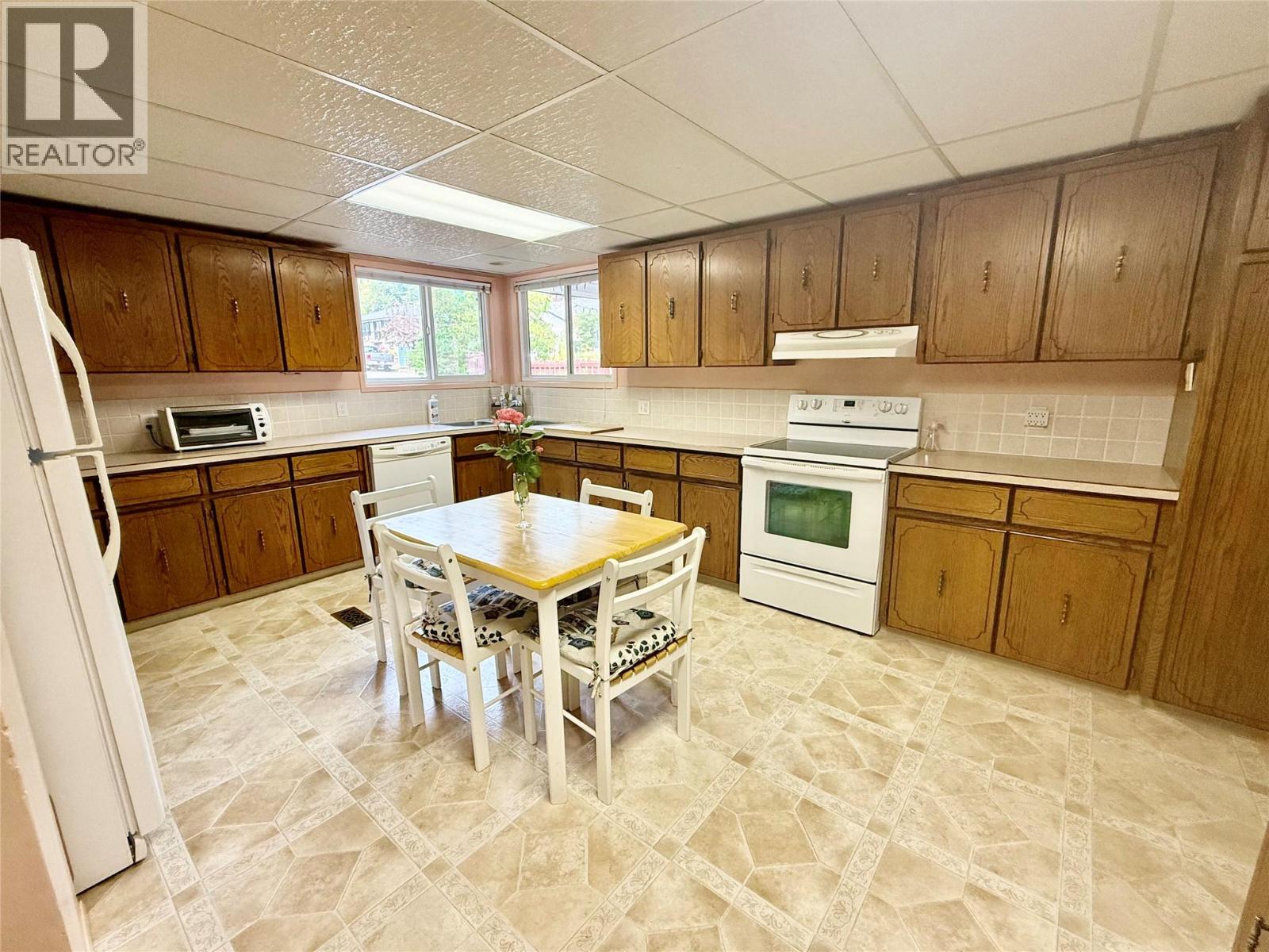 790 CARLYLE Street, Warfield