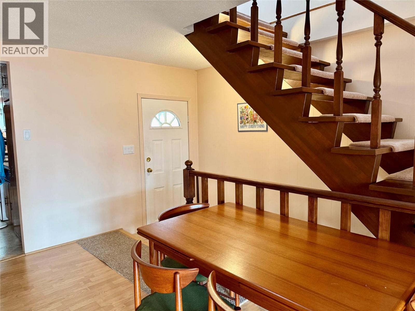 790 CARLYLE Street, Warfield