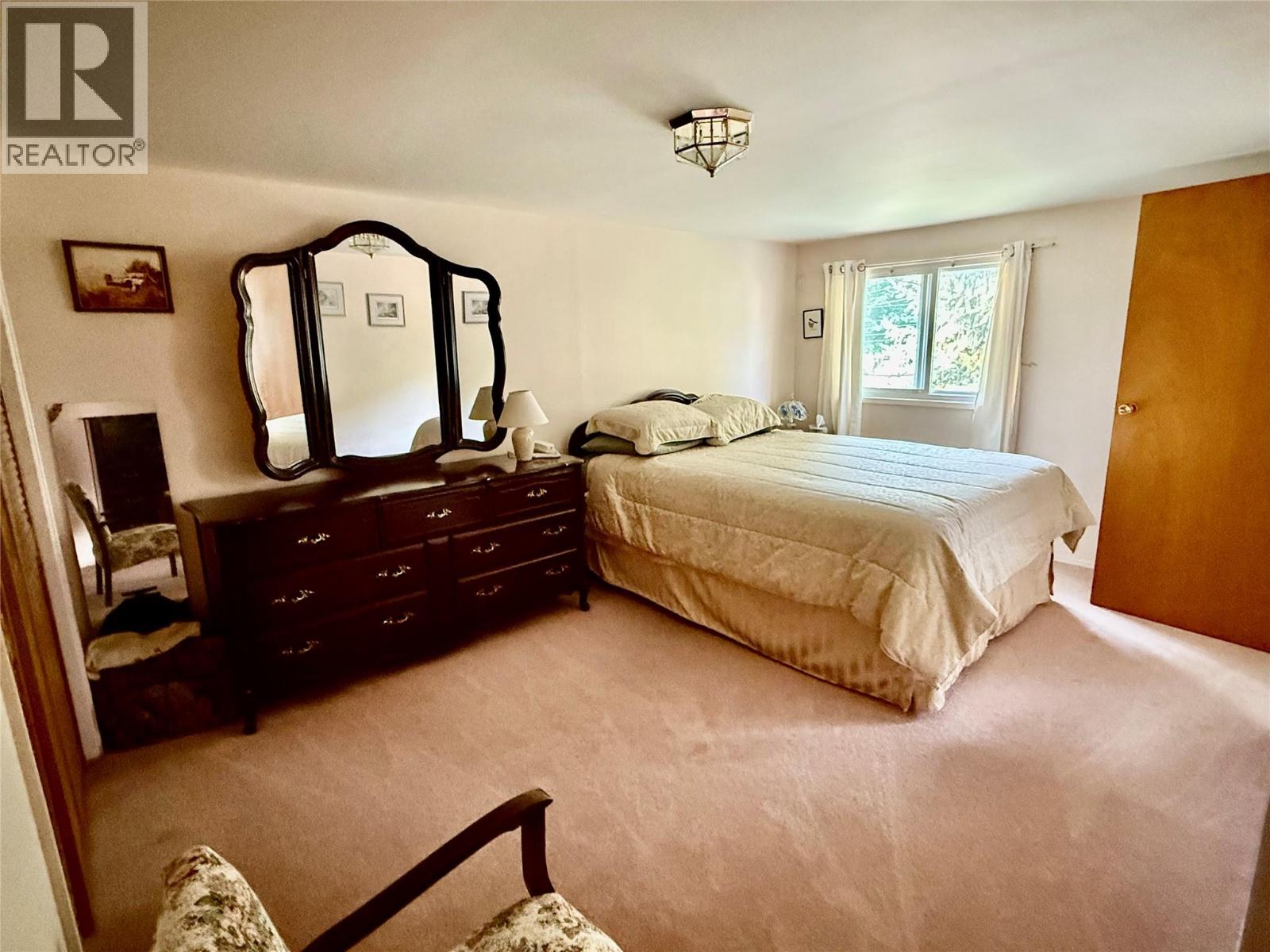 790 CARLYLE Street, Warfield