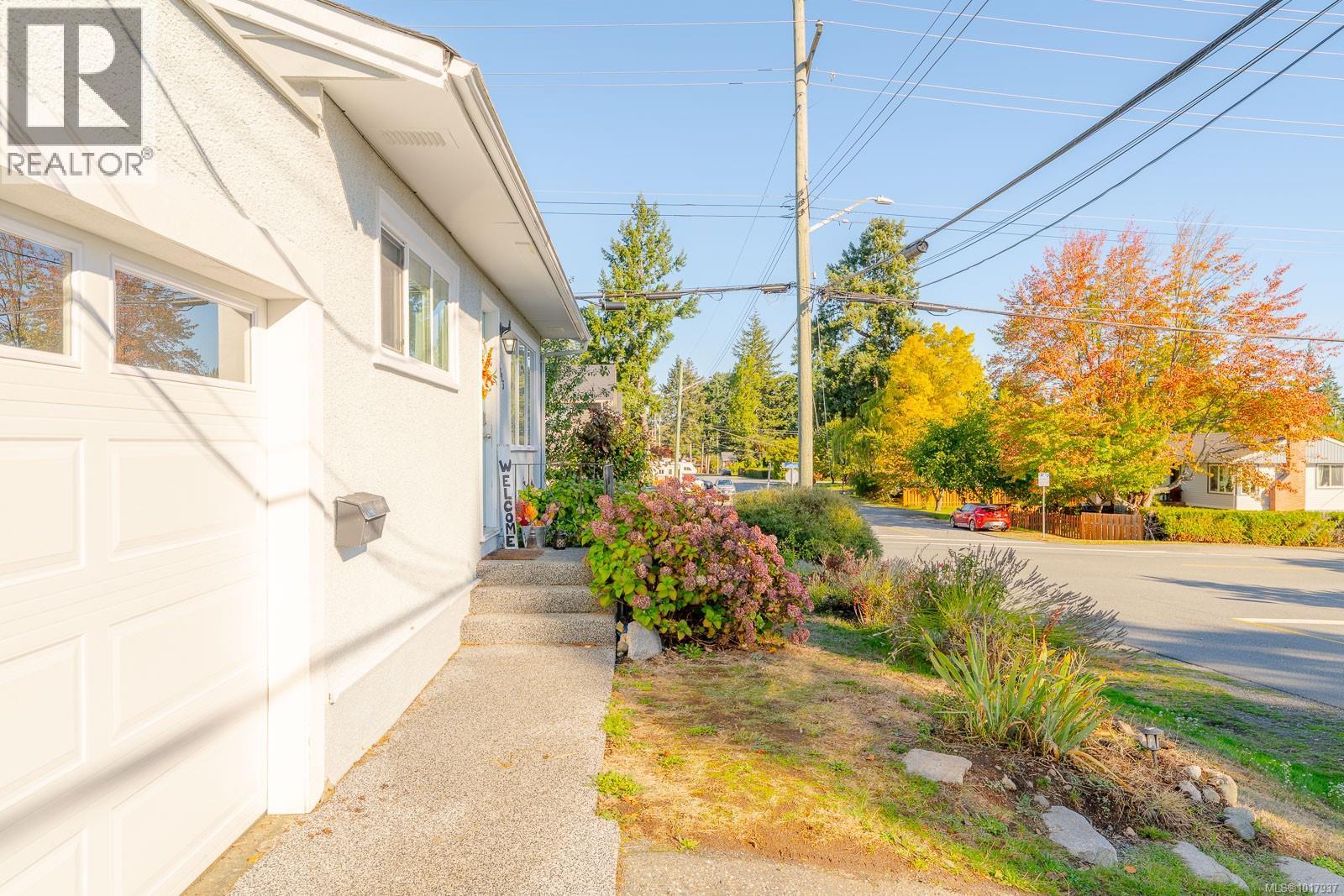 1795 Hallen Ave, Nanaimo - Exteriors - Photo 5