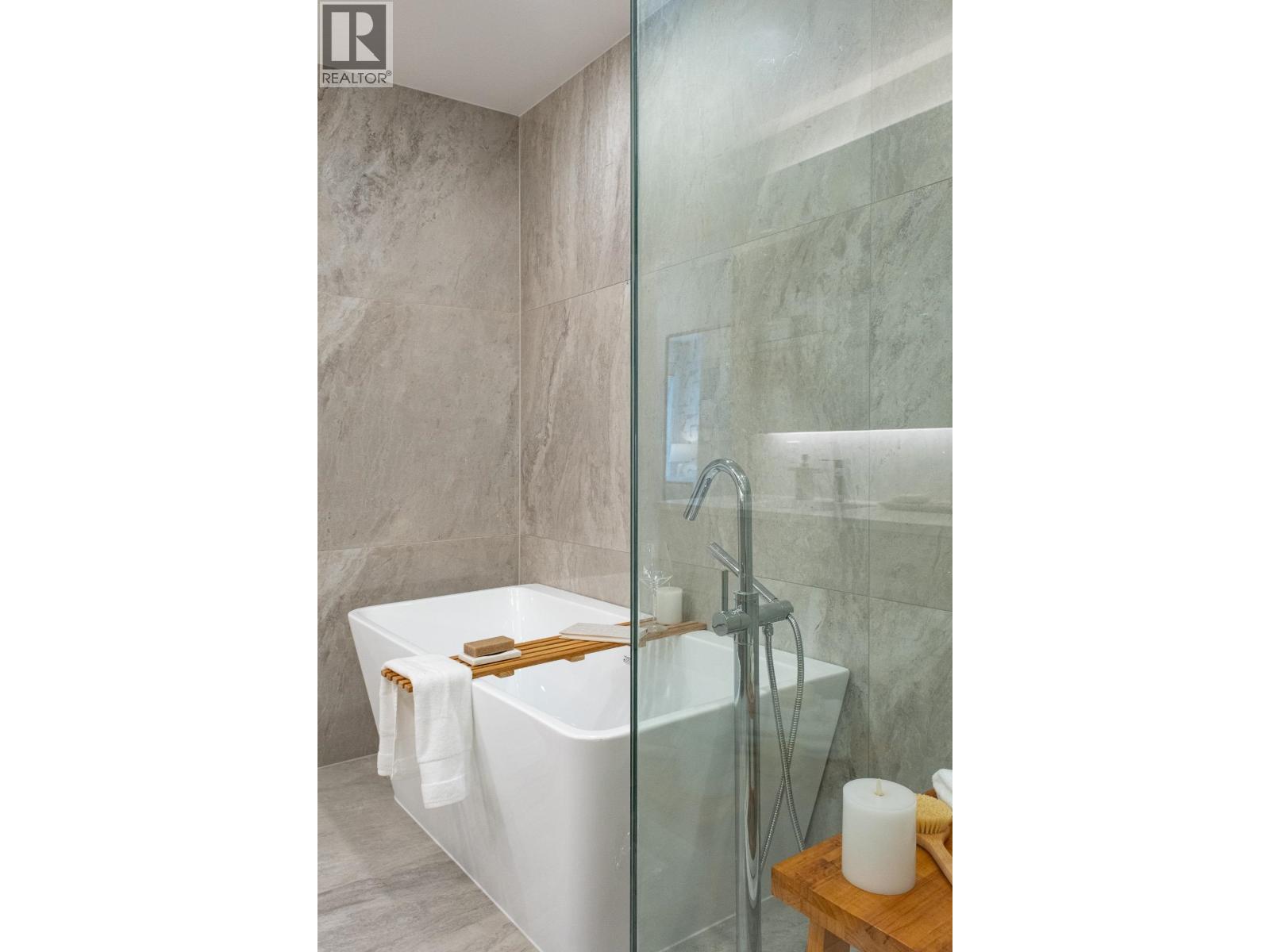 TH2 423 6TH STREET, West Vancouver