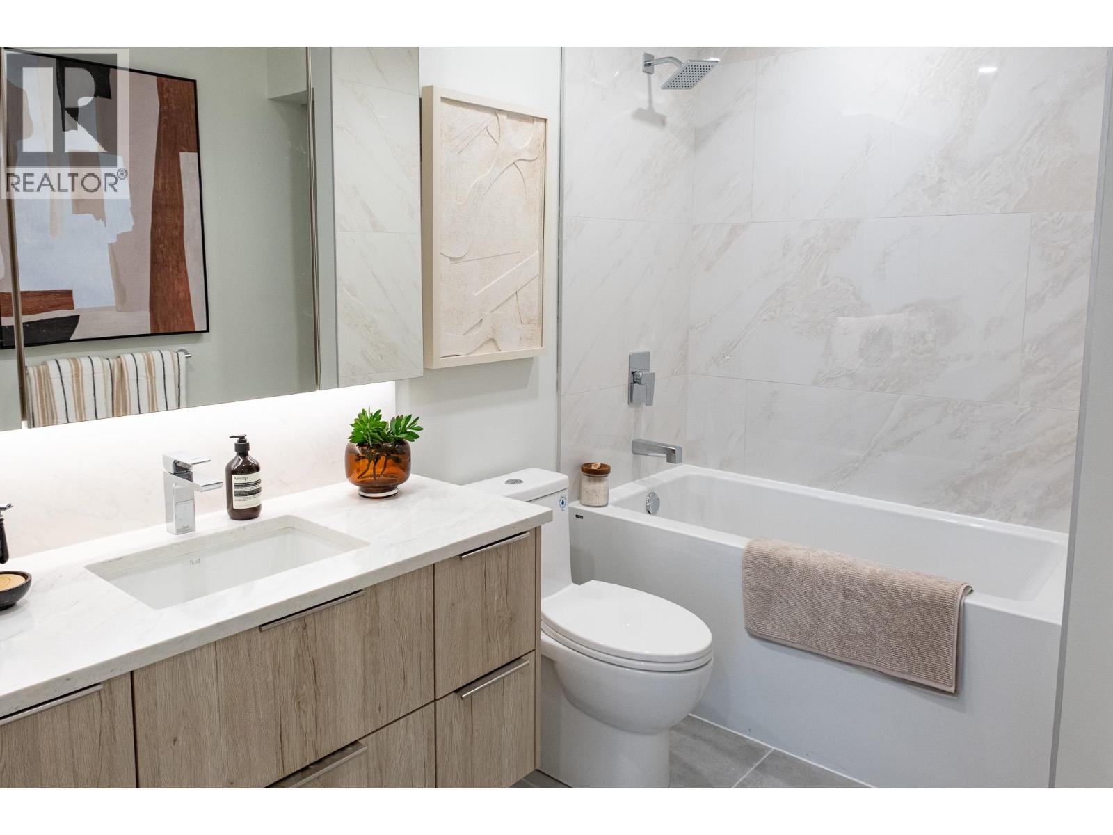 TH2 423 6TH STREET, West Vancouver