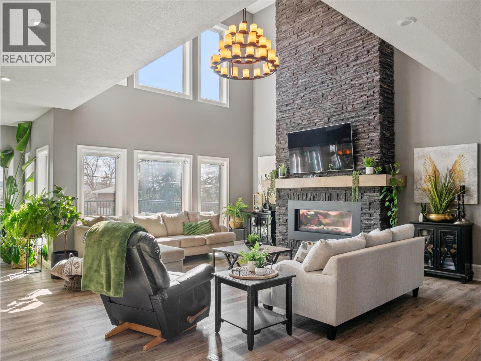 1905 89 Avenue, Dawson Creek