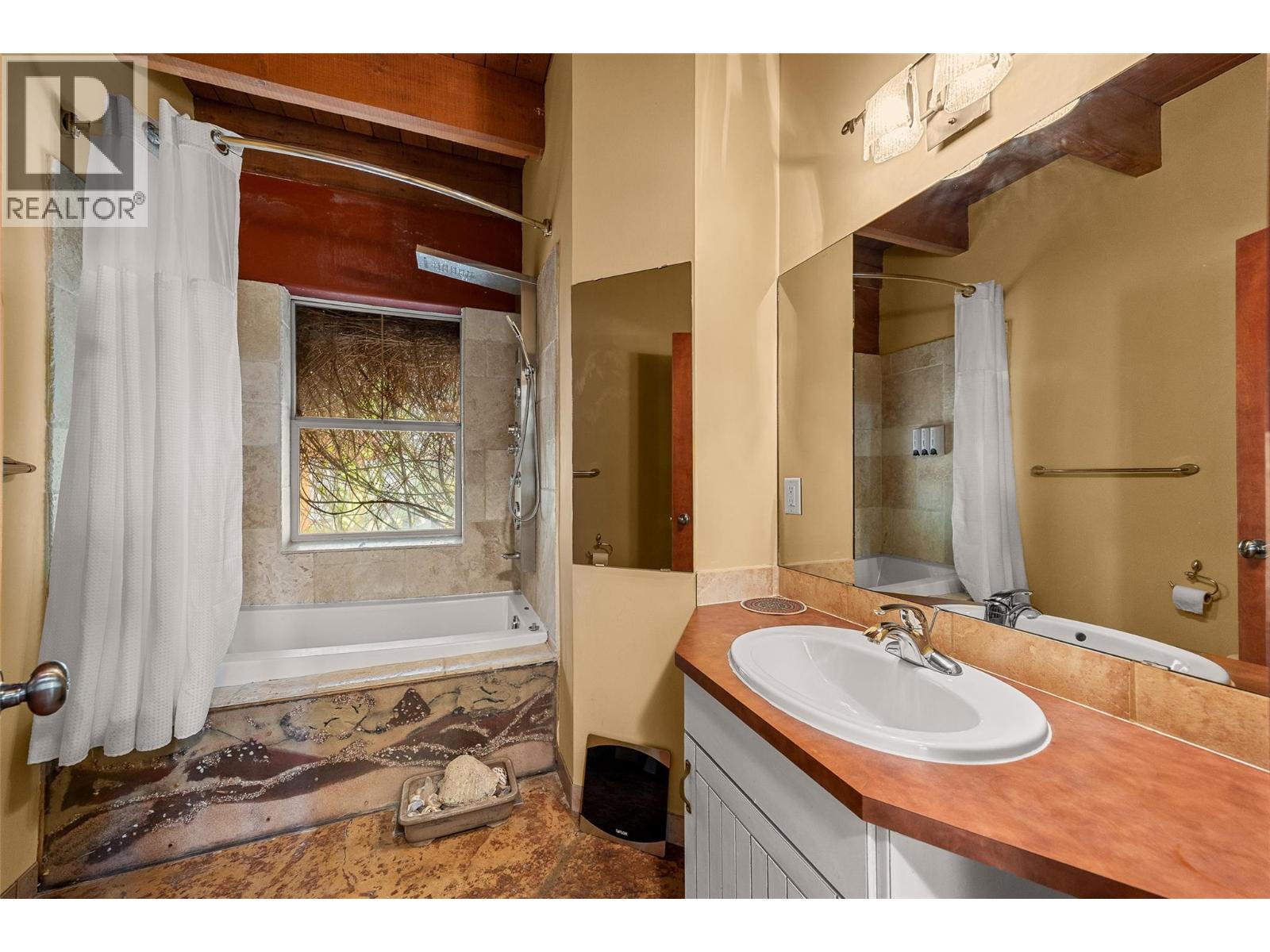  4610 Ponderosa Drive, Peachland
