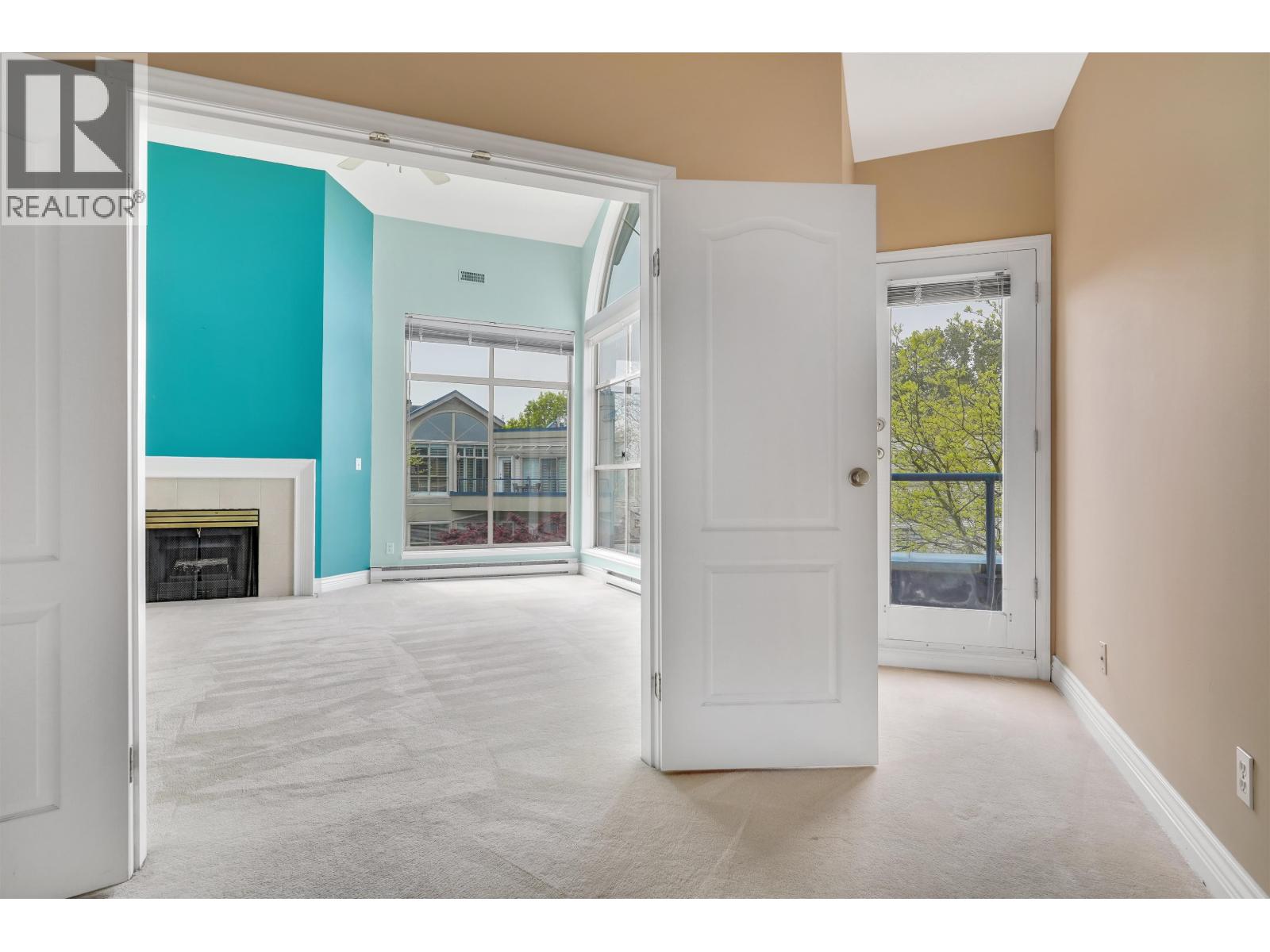 #304-4753 RIVER Road West, Ladner