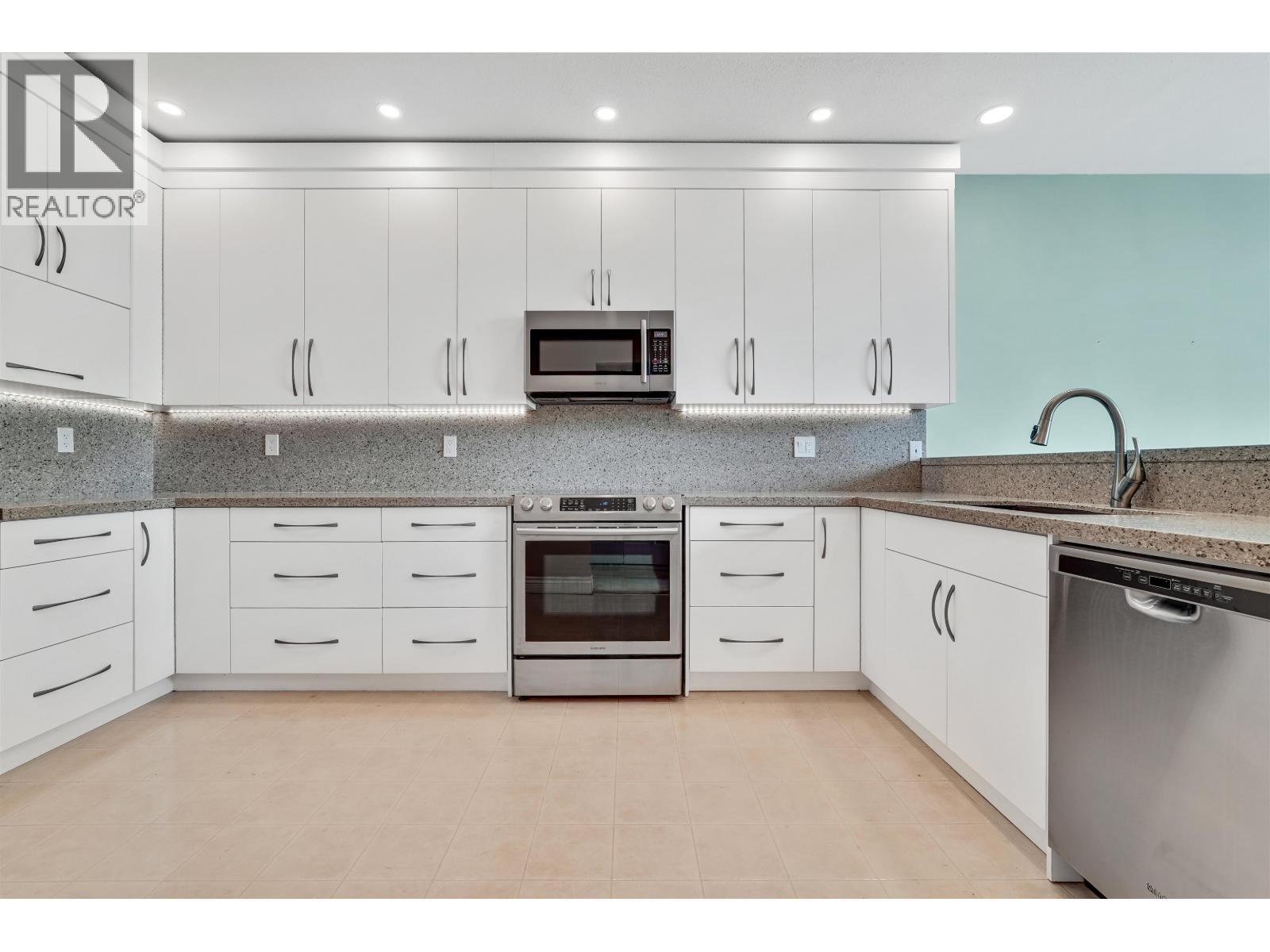 #304-4753 RIVER Road West, Ladner