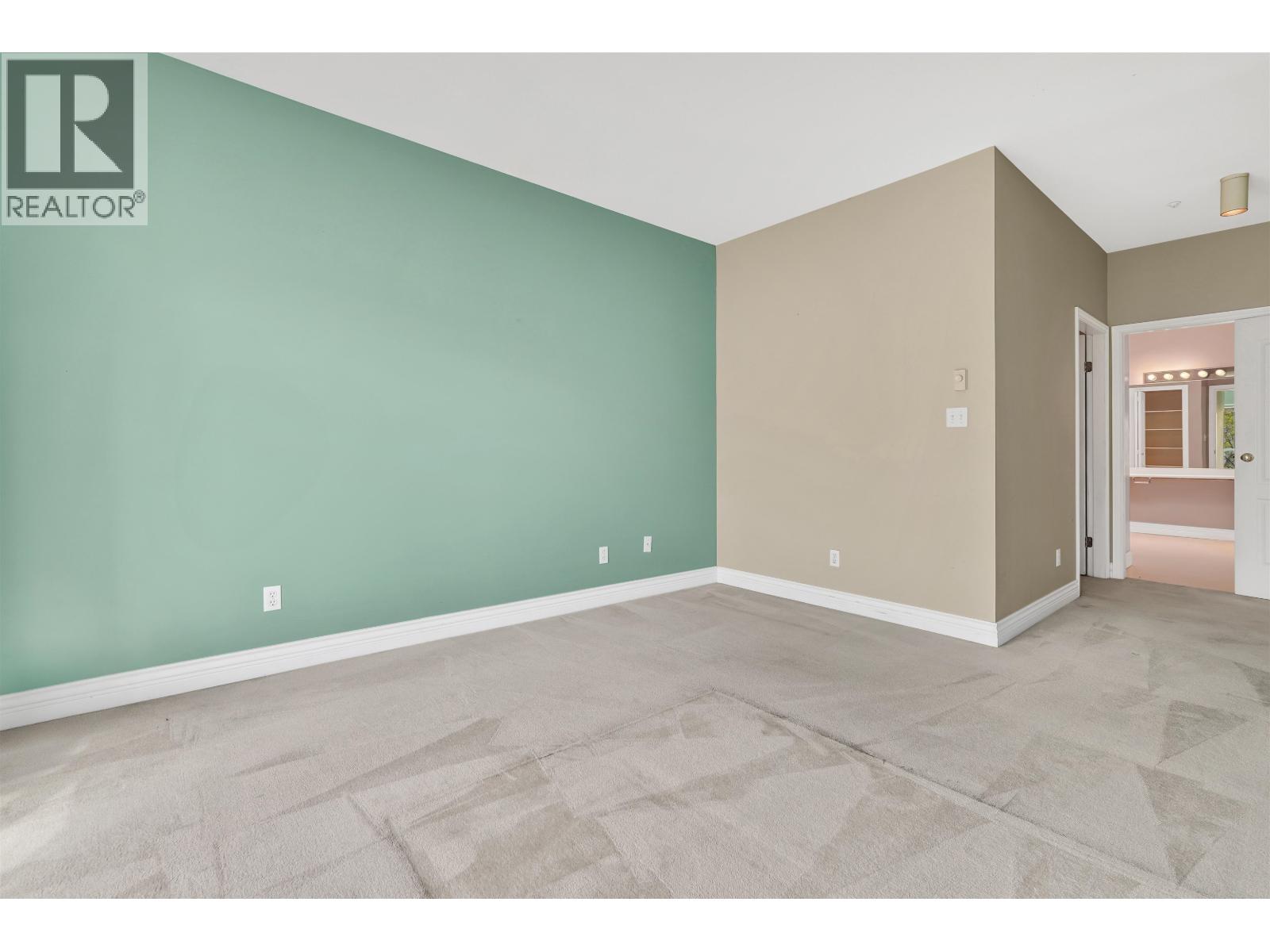 #304-4753 RIVER Road West, Ladner