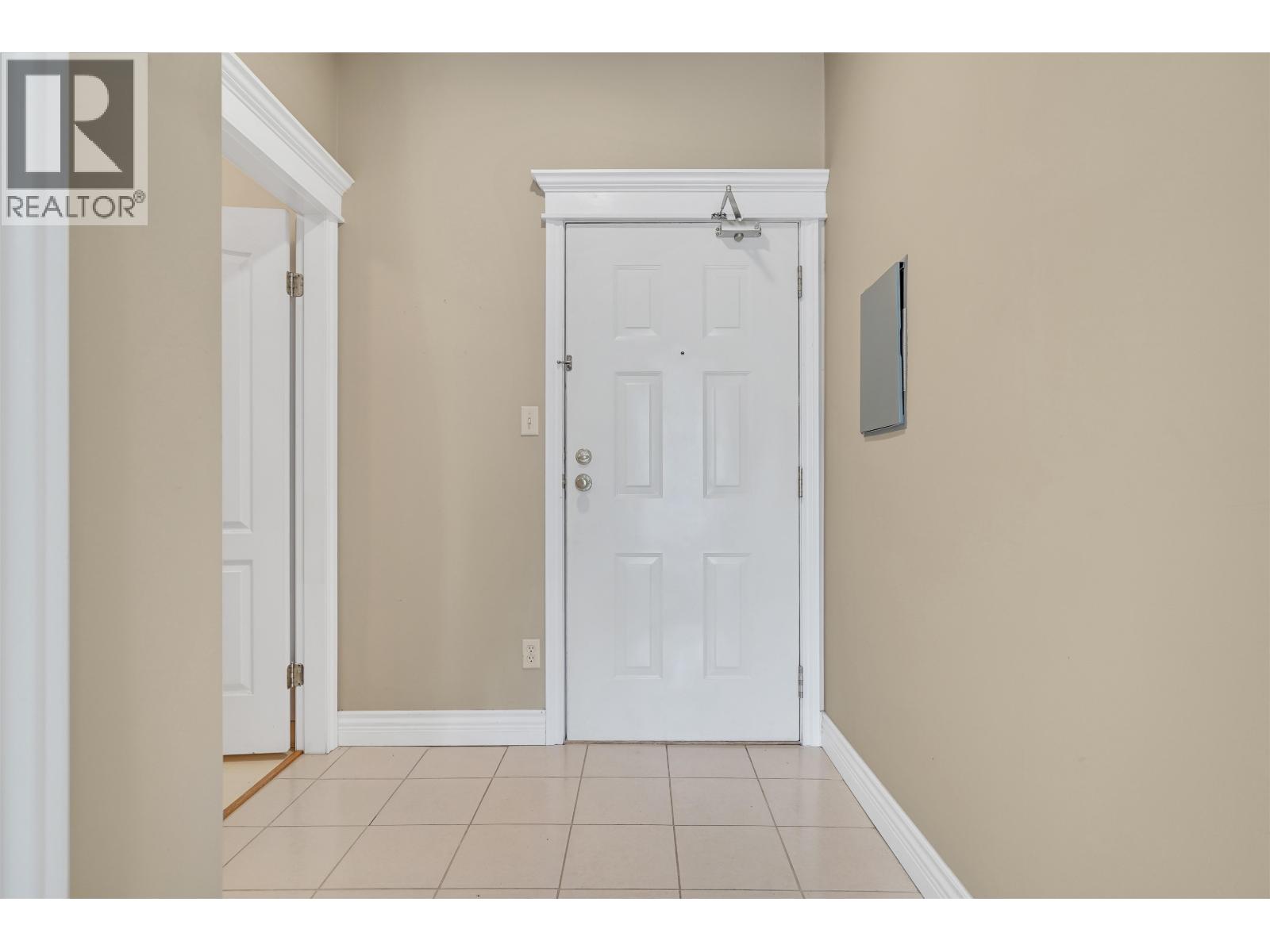 #304-4753 RIVER Road West, Ladner