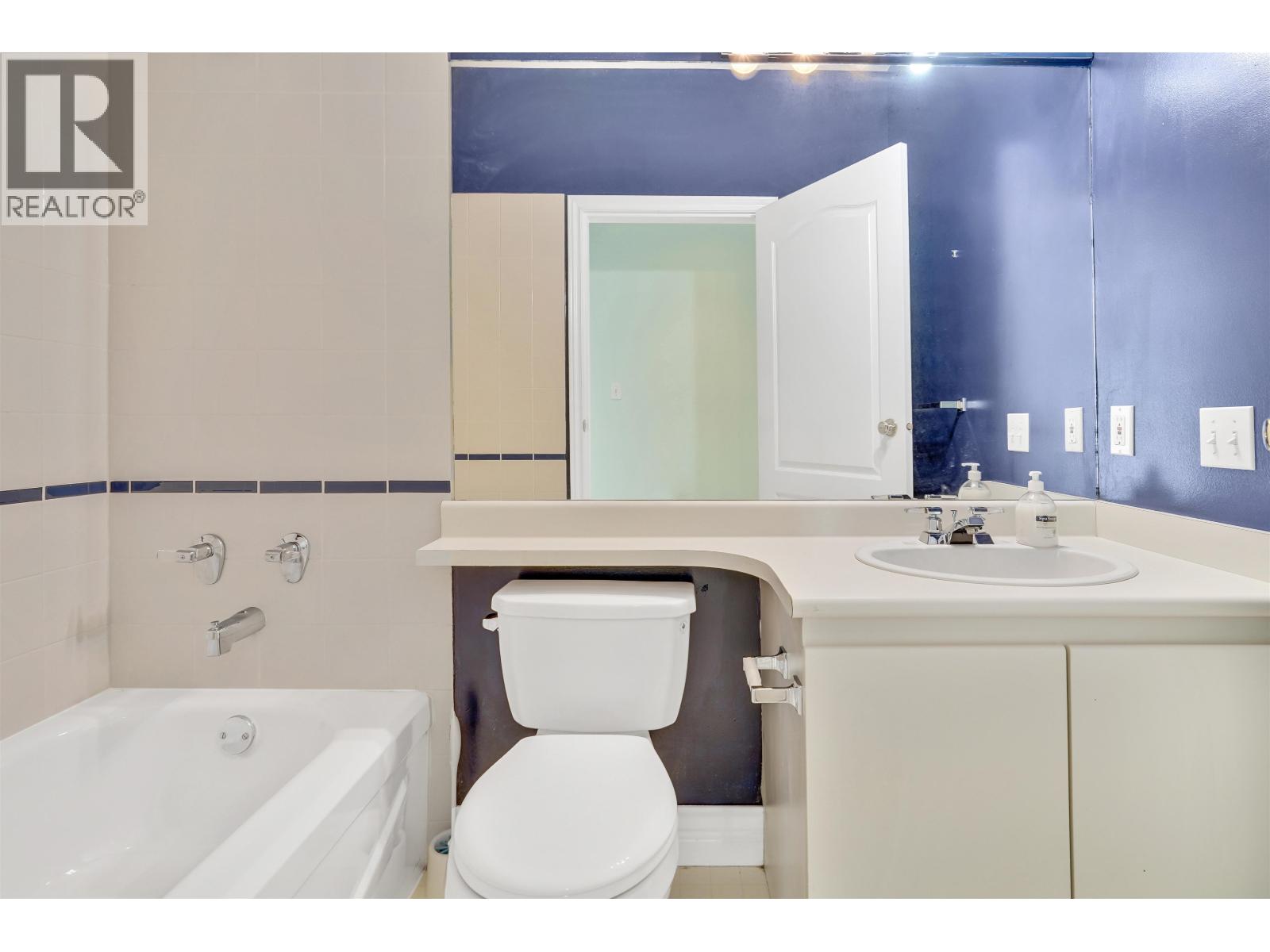 #304-4753 RIVER Road West, Ladner