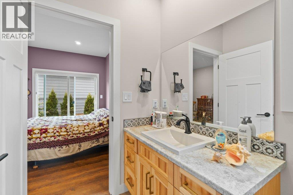 17 1330 10 Street Southwest, Salmon Arm