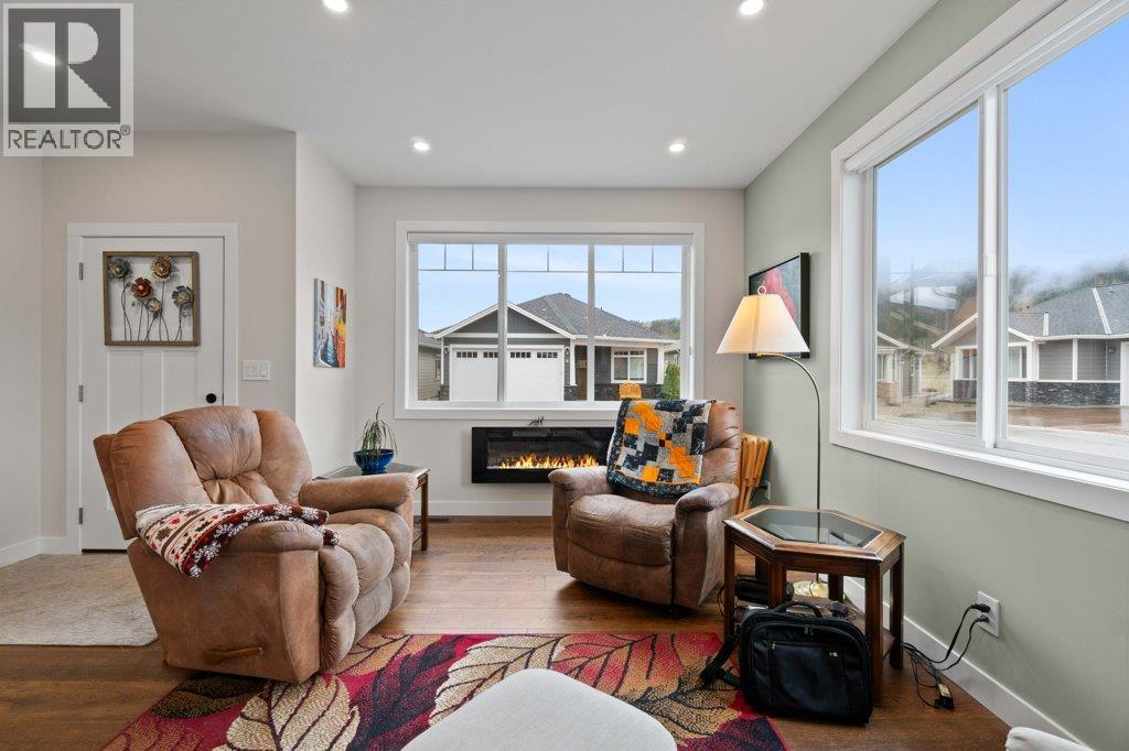 17 1330 10 Street Southwest, Salmon Arm