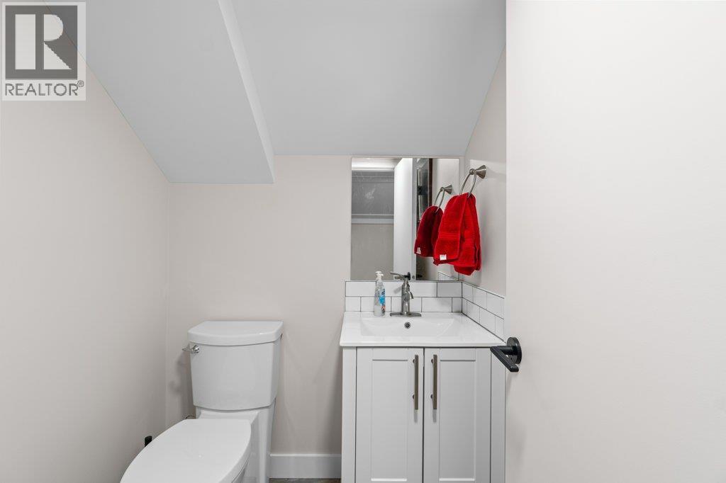 17 1330 10 Street Southwest, Salmon Arm
