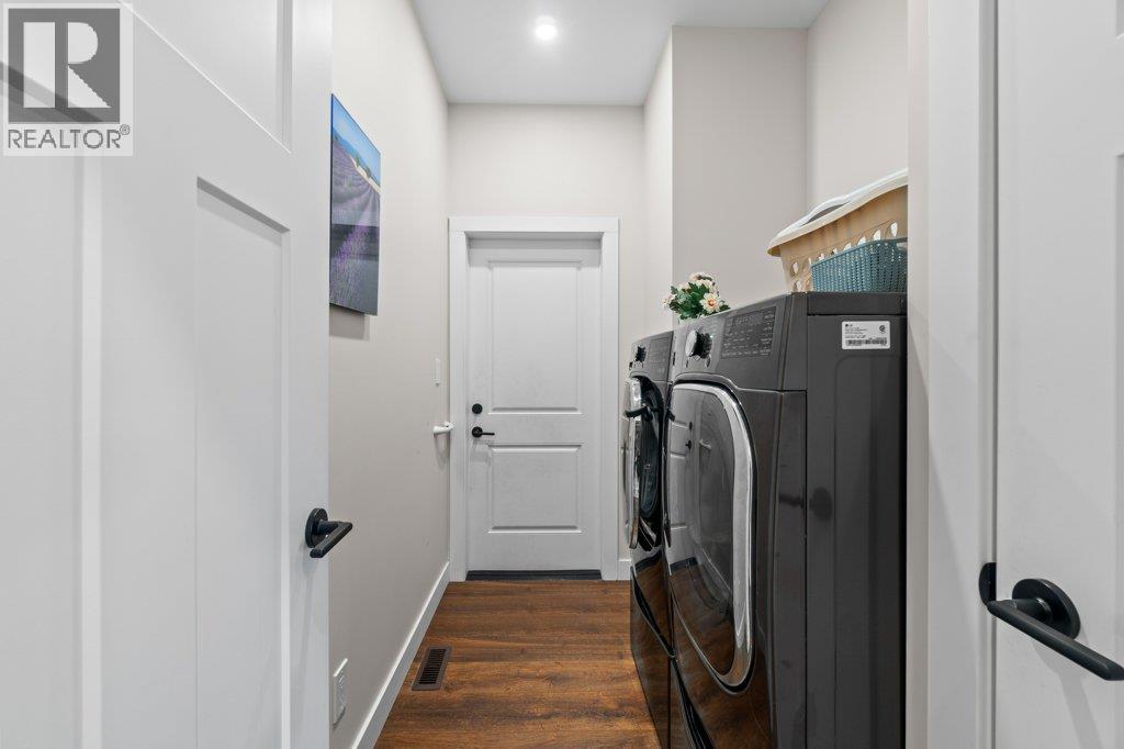 17 1330 10 Street Southwest, Salmon Arm