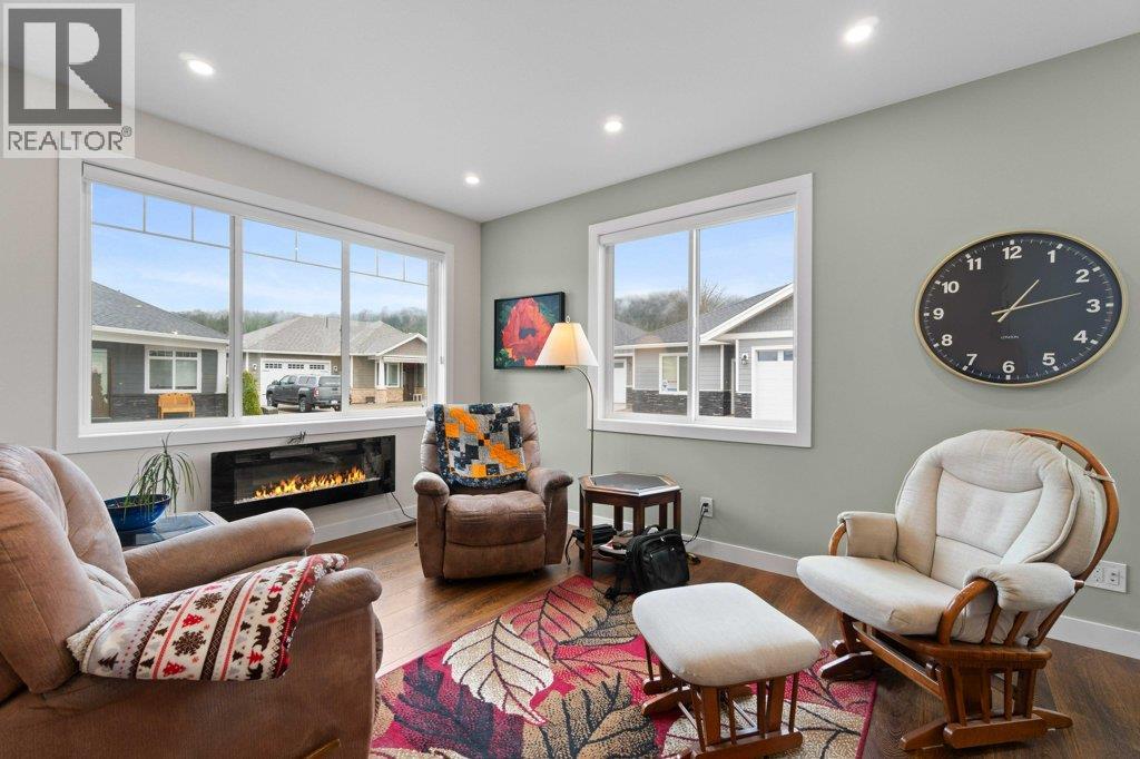 17 1330 10 Street Southwest, Salmon Arm