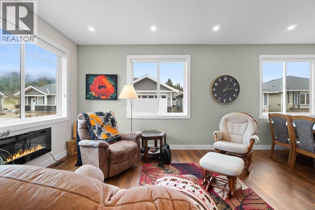 17 1330 10 Street Southwest, Salmon Arm