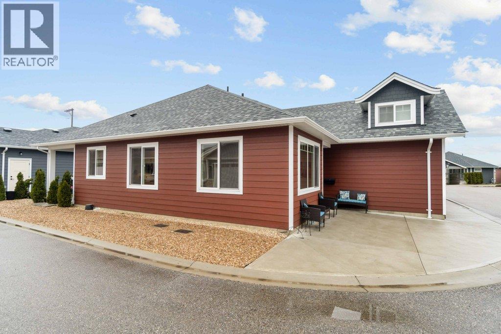 17 1330 10 Street Southwest, Salmon Arm