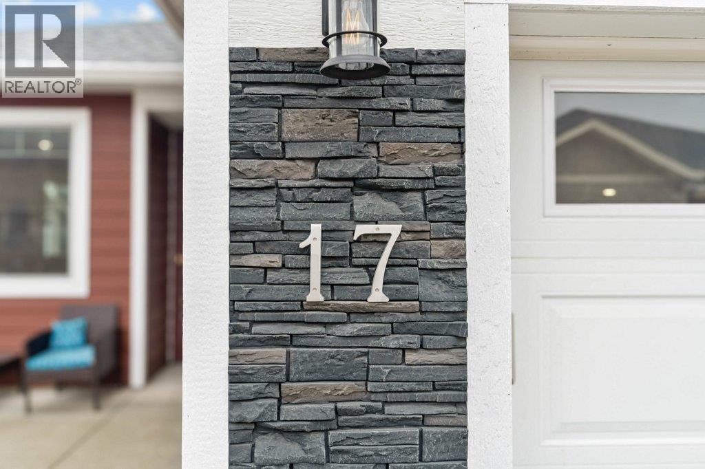 17 1330 10 Street Southwest, Salmon Arm