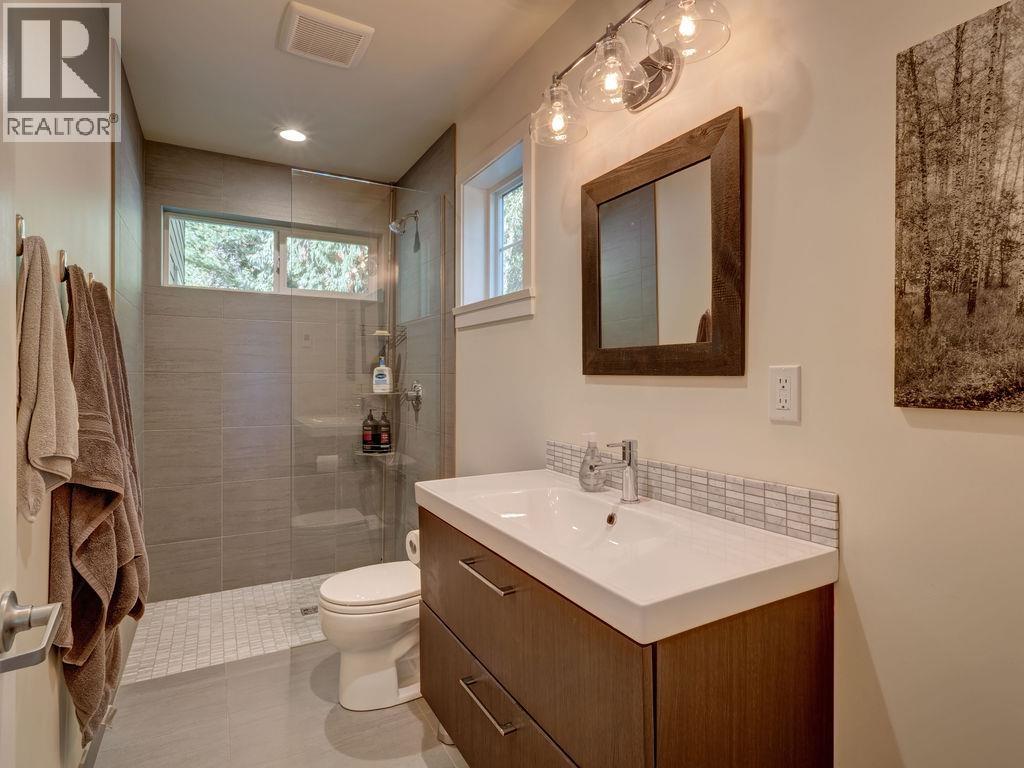 8116 SOUTHWOOD ROAD, Halfmoon Bay