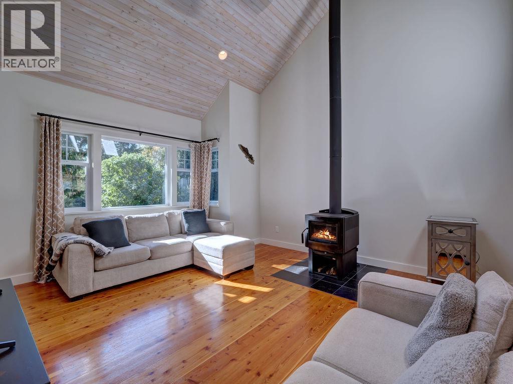 8116 SOUTHWOOD ROAD, Halfmoon Bay