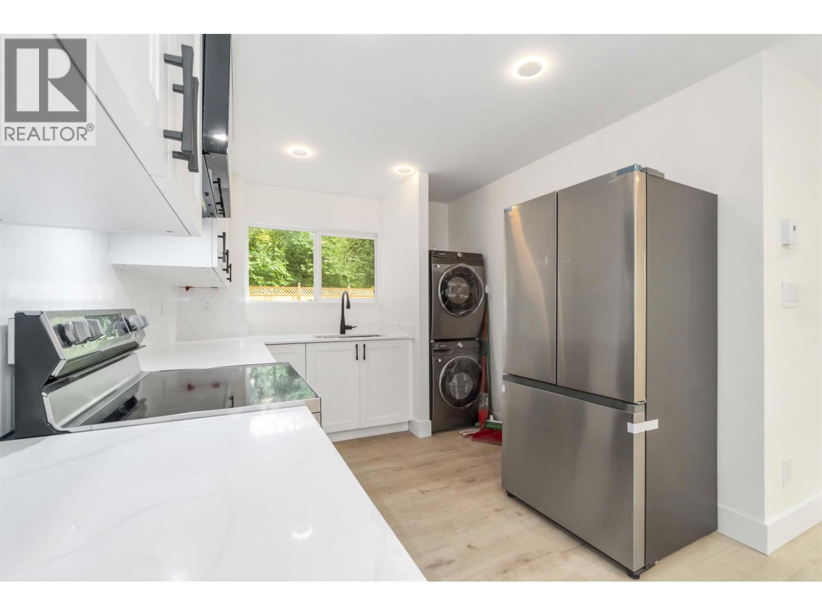 3228 SALT SPRING AVENUE, Coquitlam