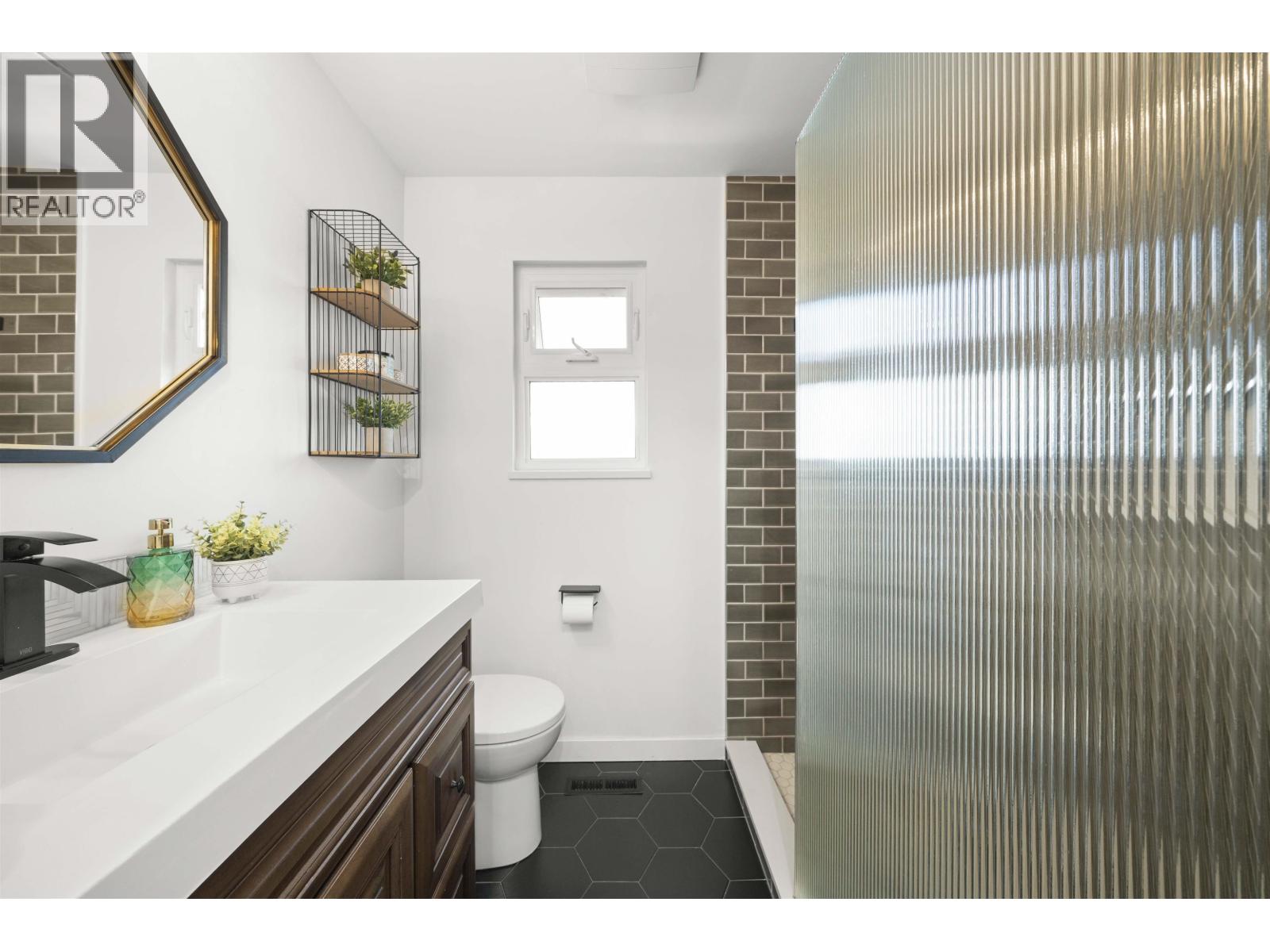 4939 LINDEN Drive, Delta