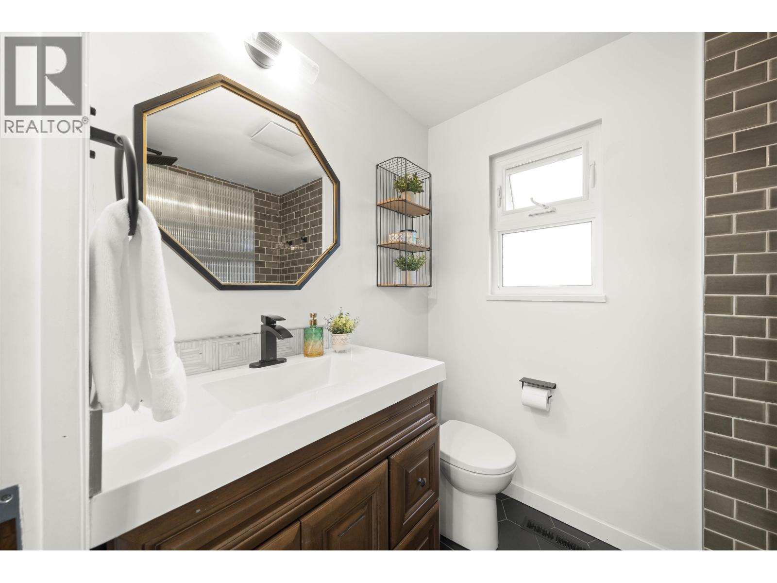 4939 LINDEN Drive, Delta