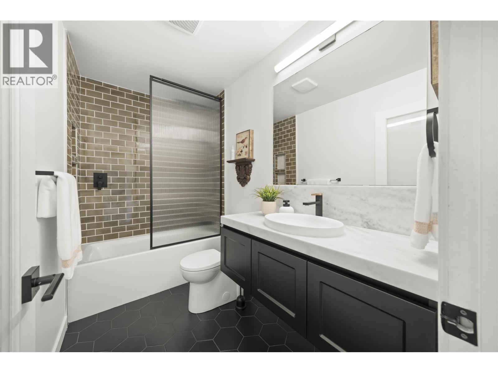 4939 LINDEN Drive, Delta