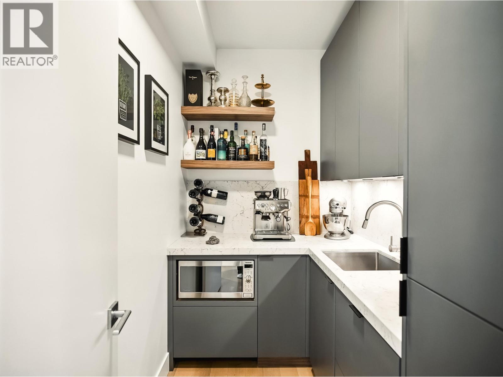 452 E 4TH STREET, North Vancouver