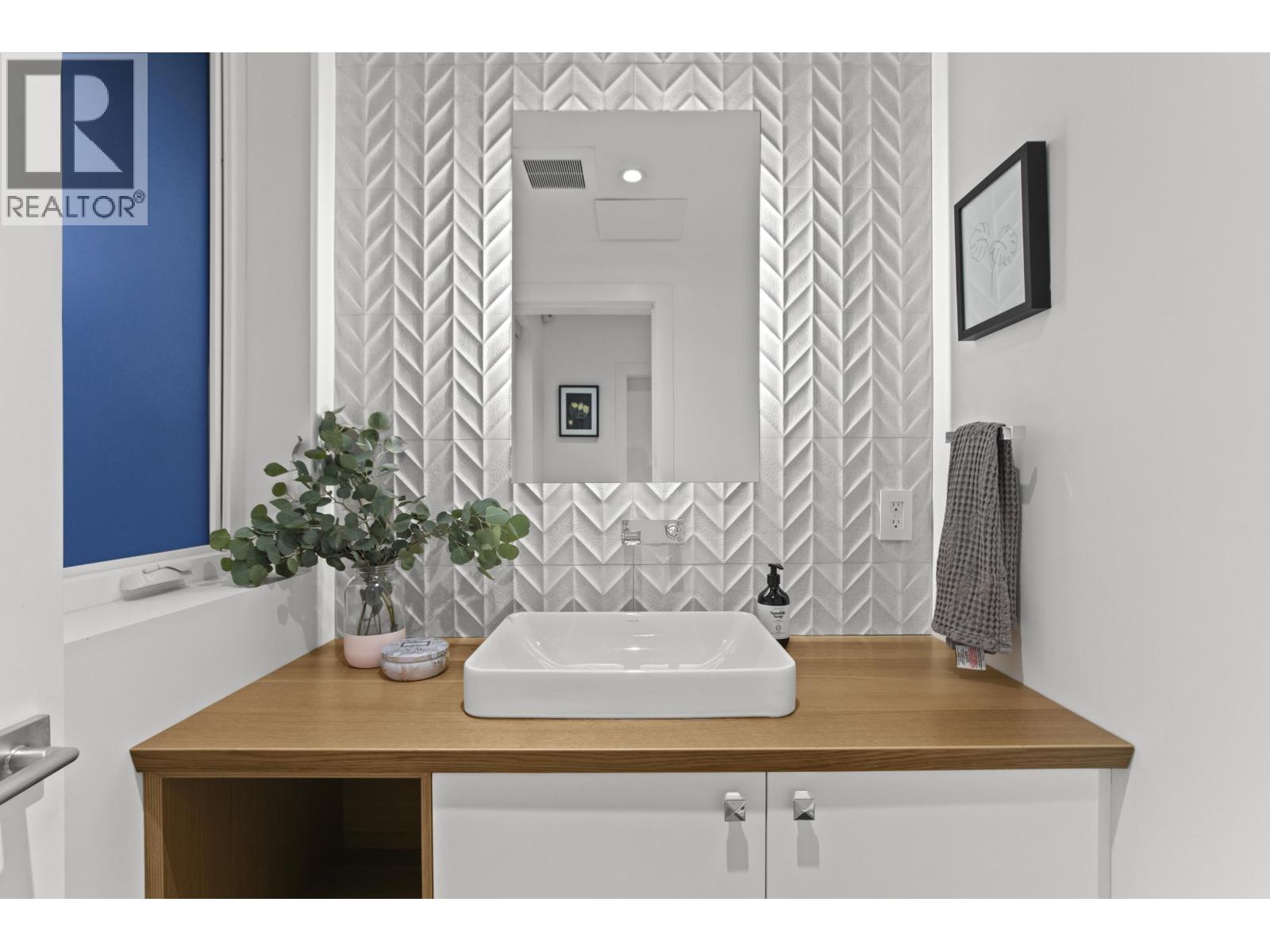 452 E 4TH STREET, North Vancouver