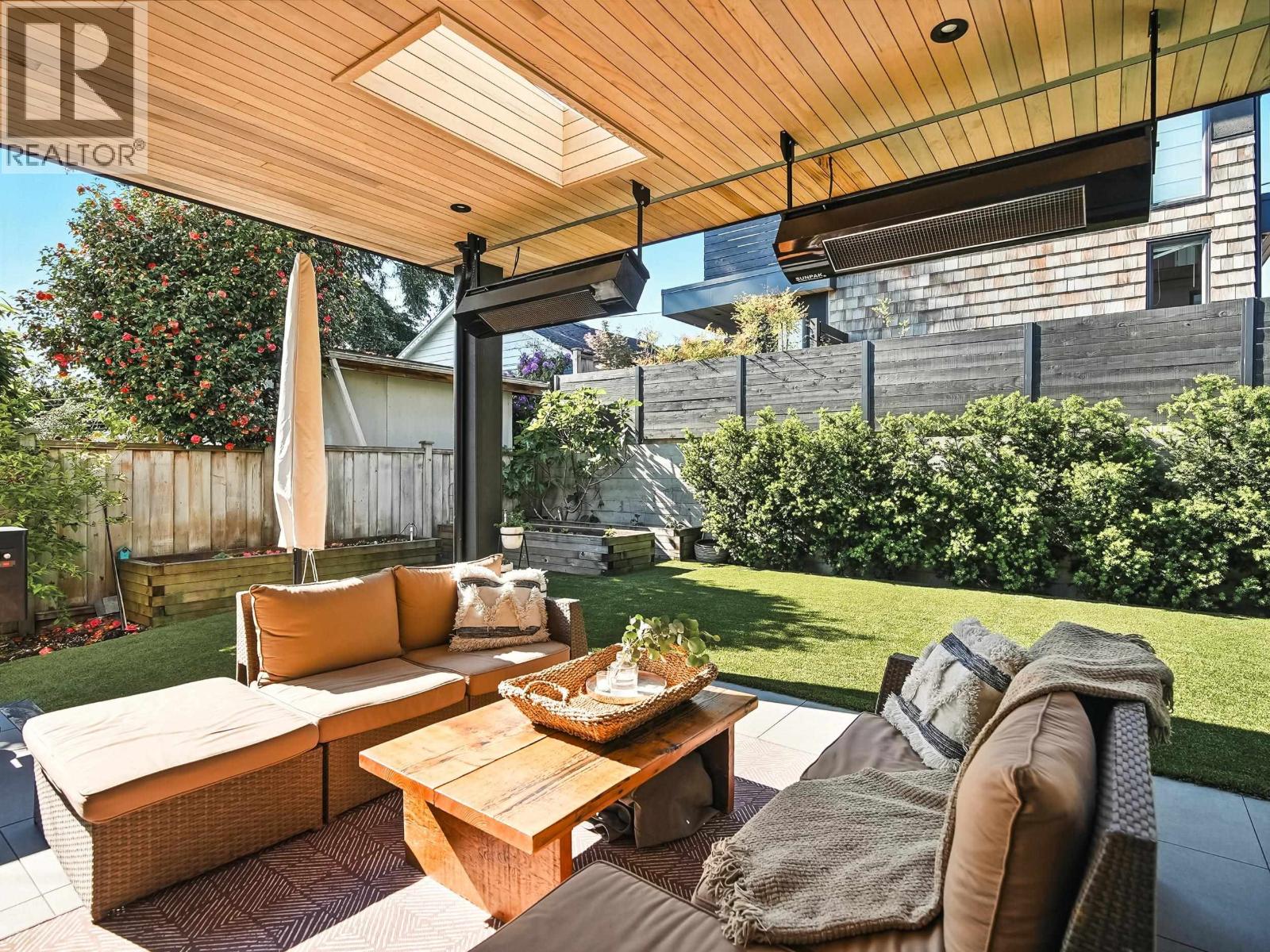 452 E 4TH STREET, North Vancouver