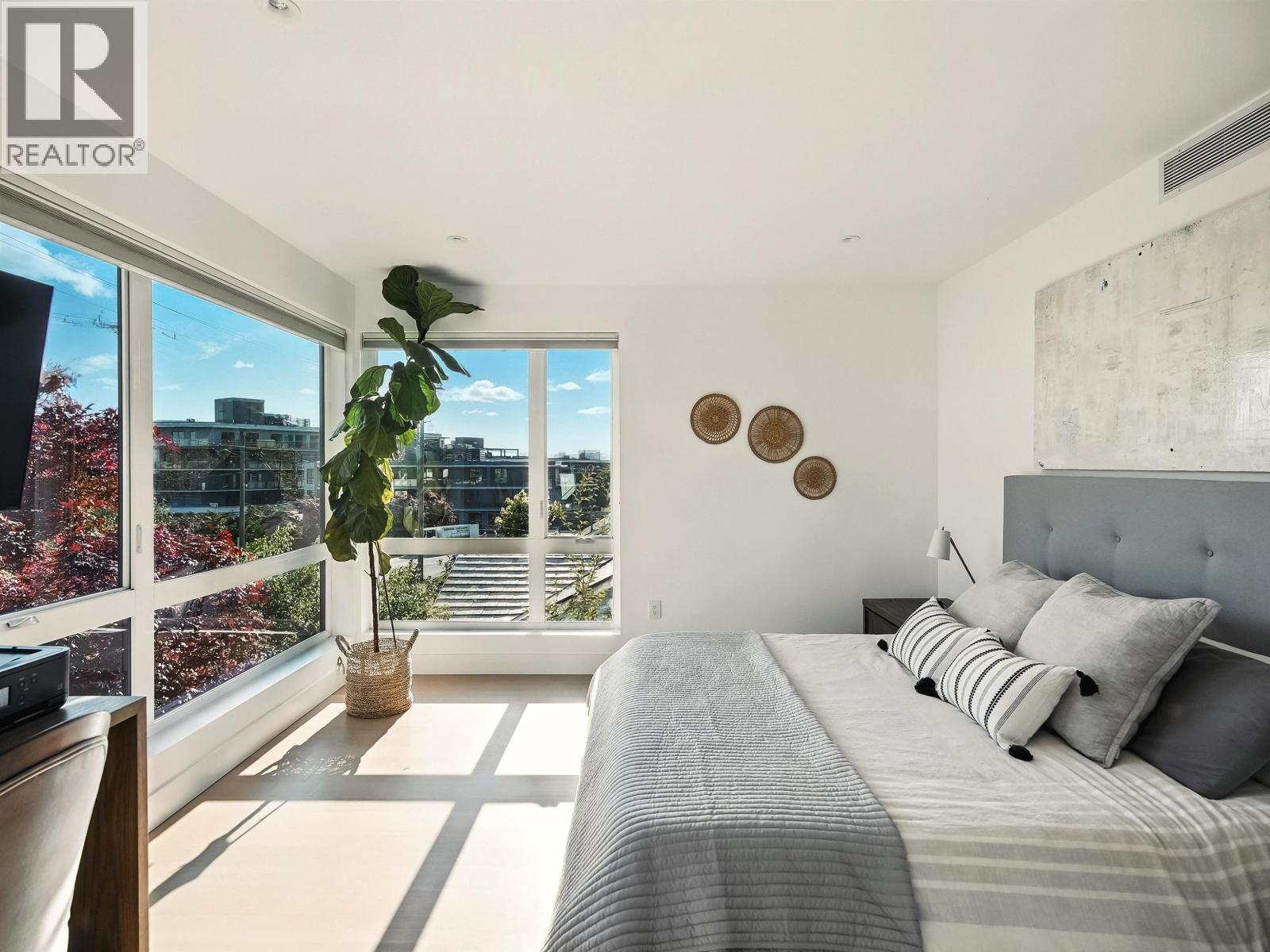 452 E 4TH STREET, North Vancouver