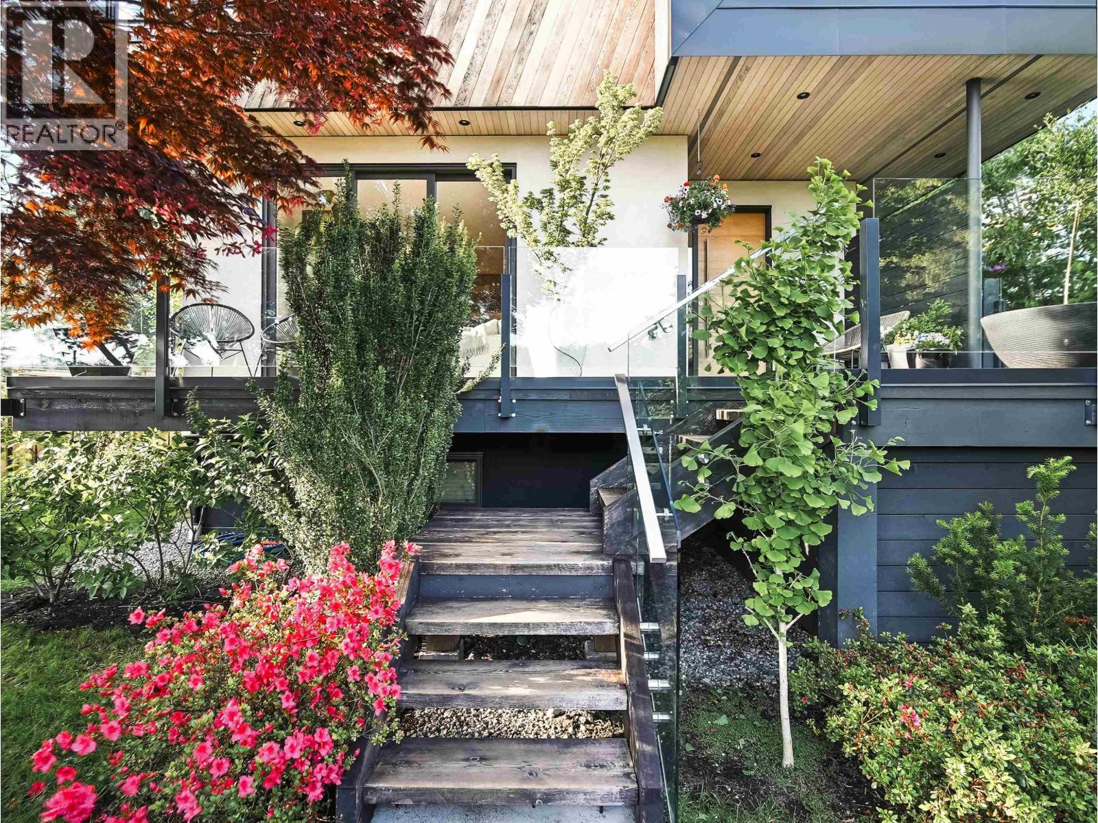 452 E 4TH STREET, North Vancouver